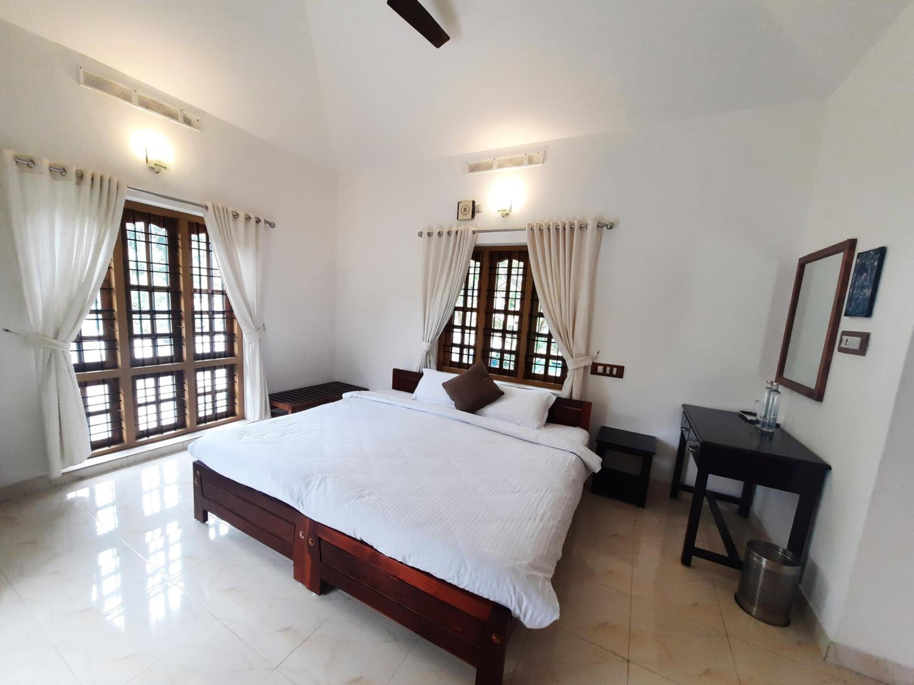 Deluxe Double Room - Photo 10