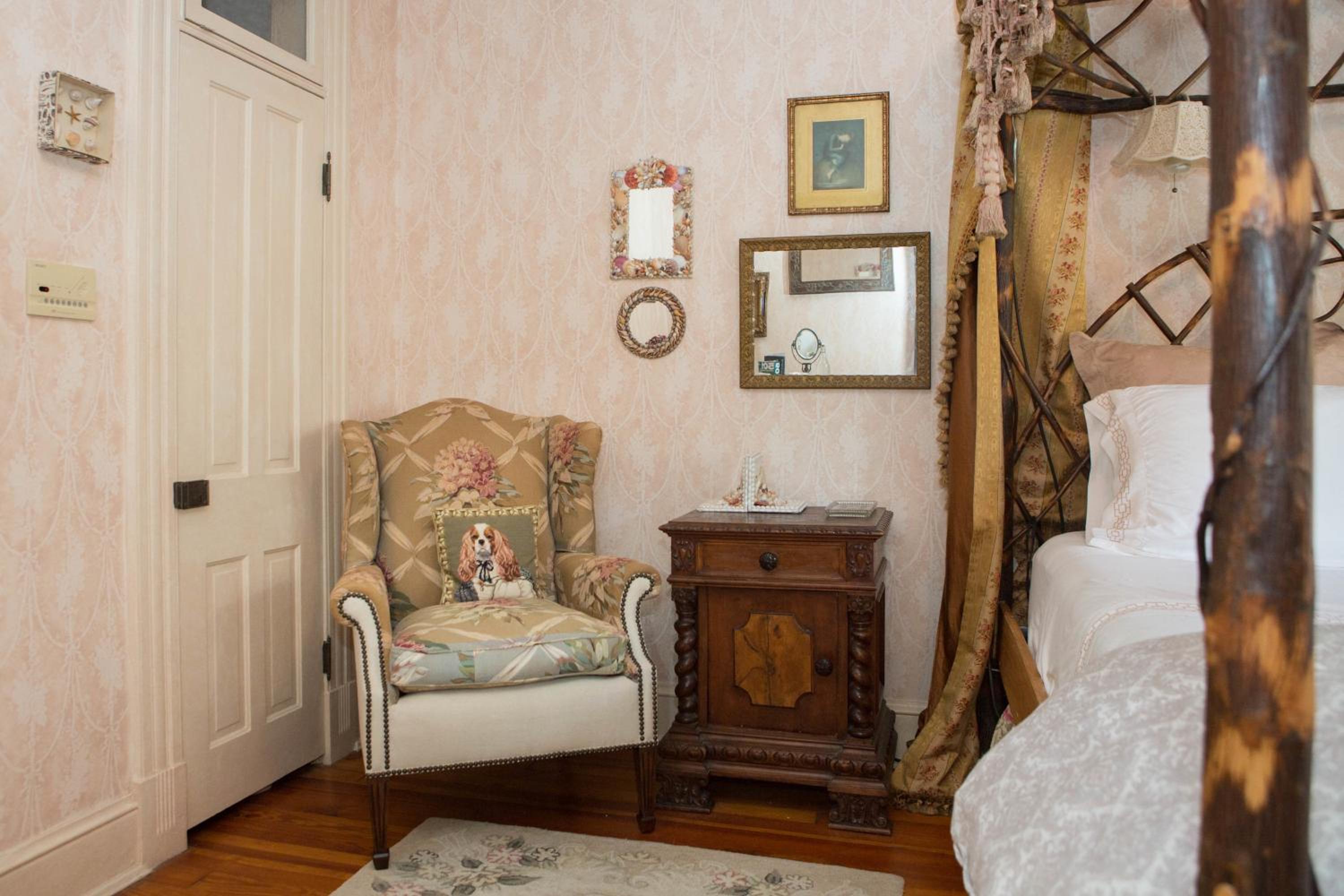 Deluxe Queen Room: Lace Room photo 1