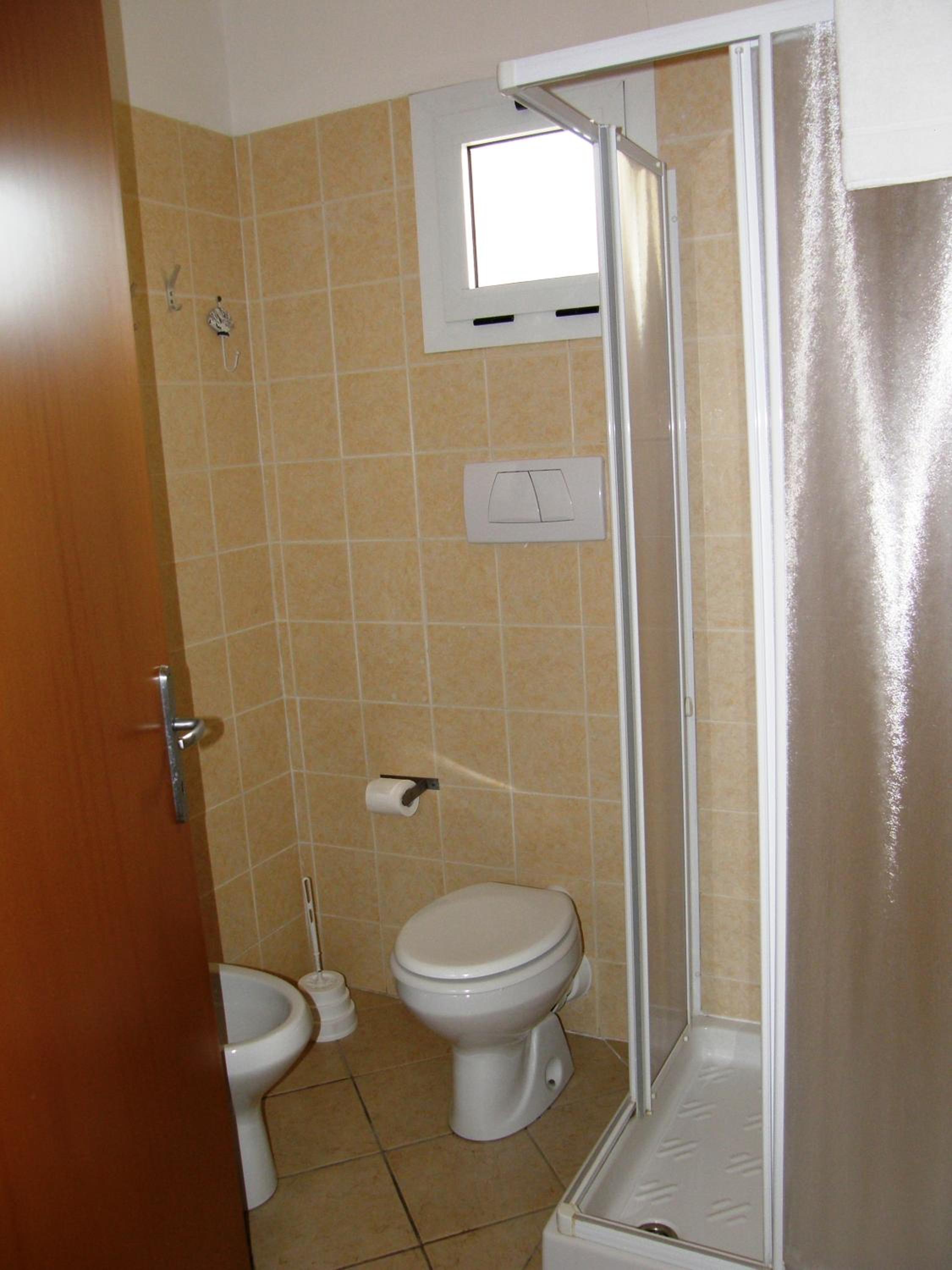 Economy Quadruple Room photo 2