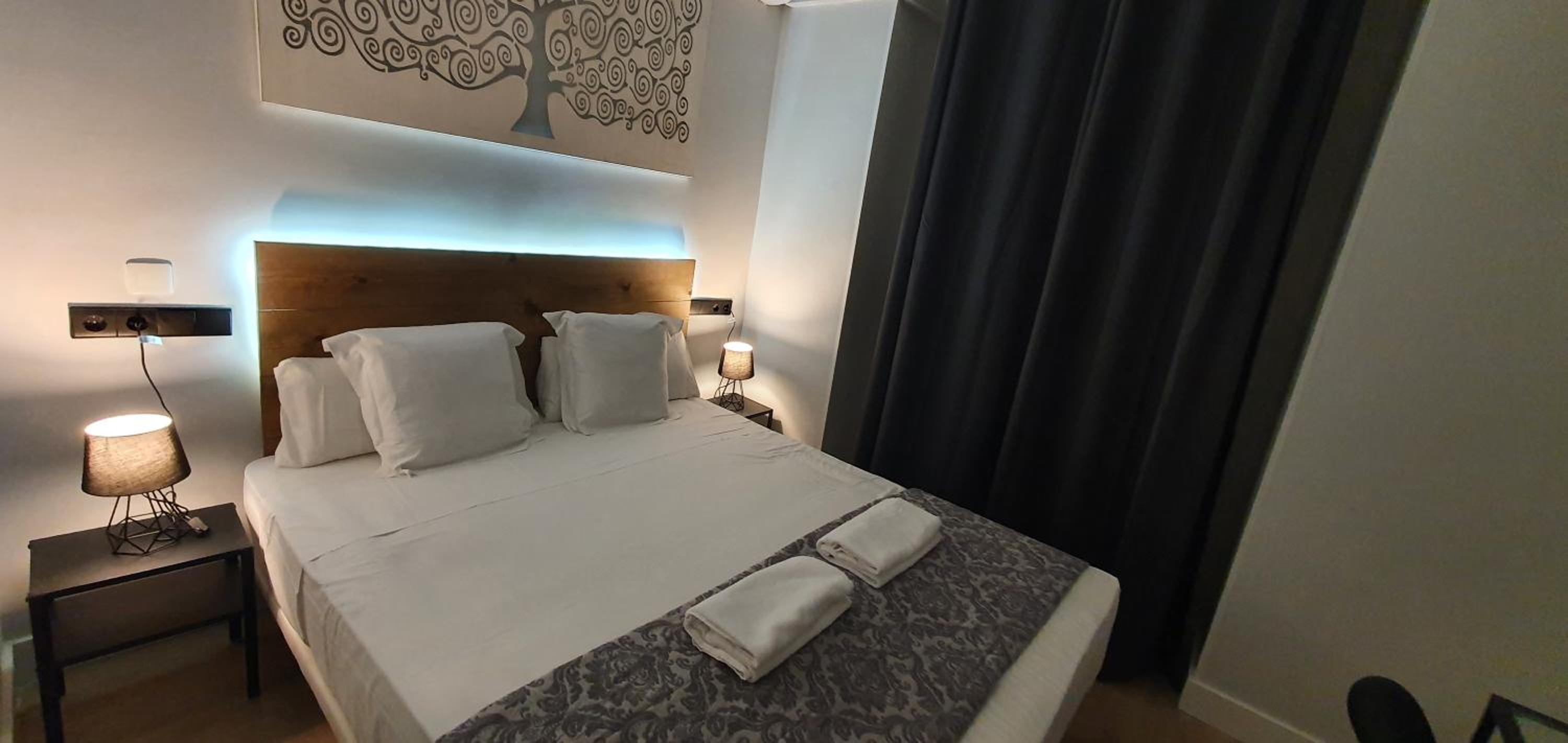 Double Room with Private Bathroom thumbnail 5