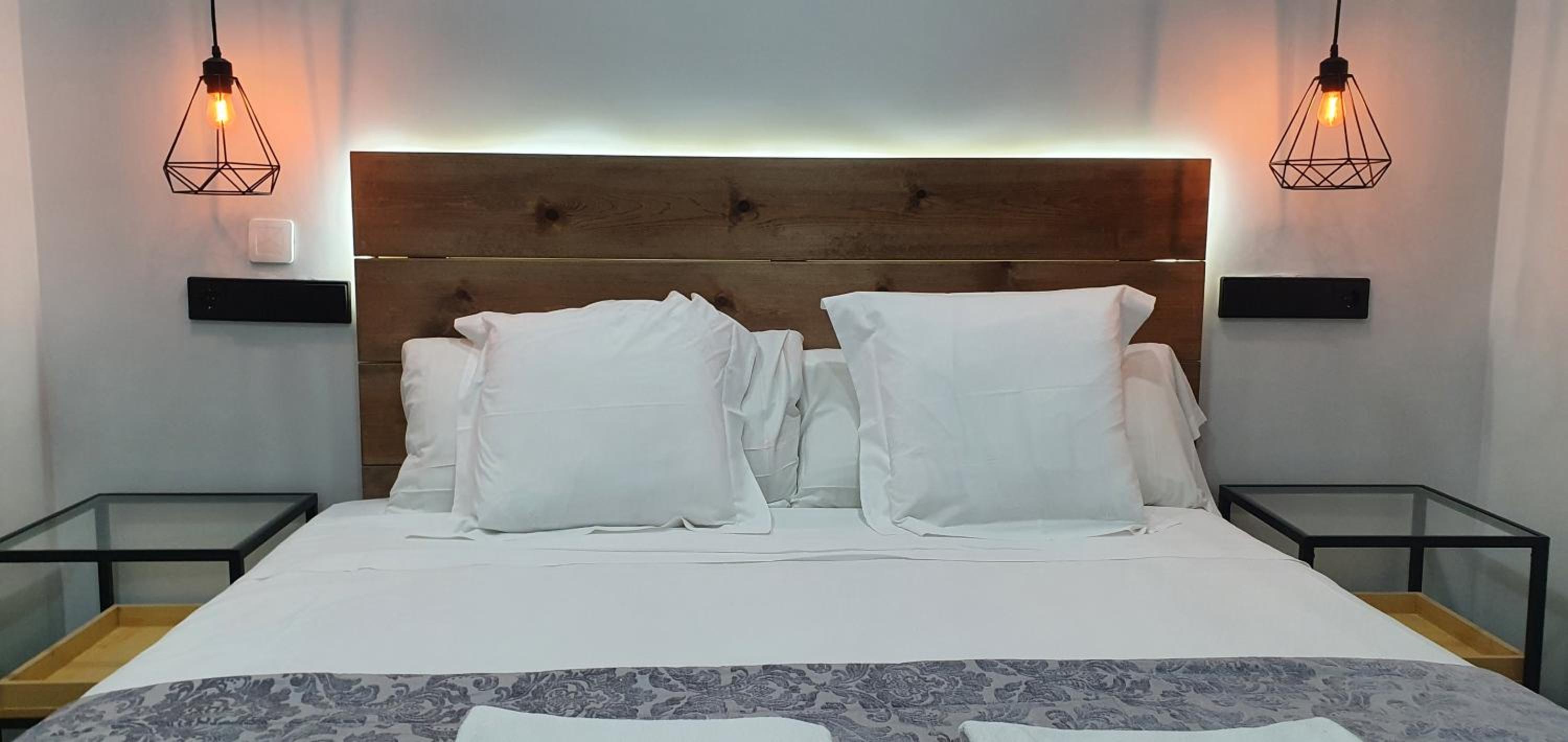 Double Room with Private Bathroom thumbnail 6