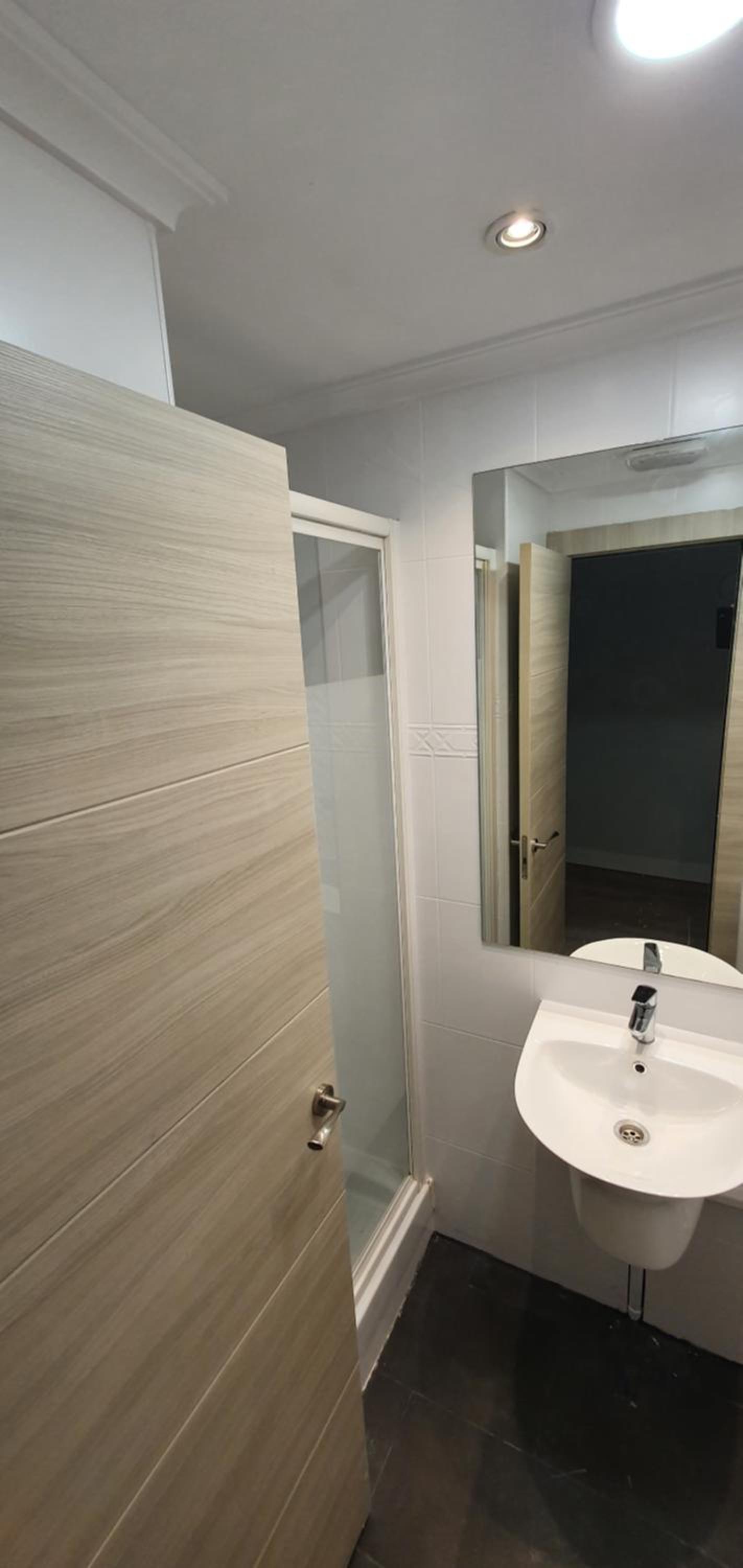 Economy Double Room thumbnail 5