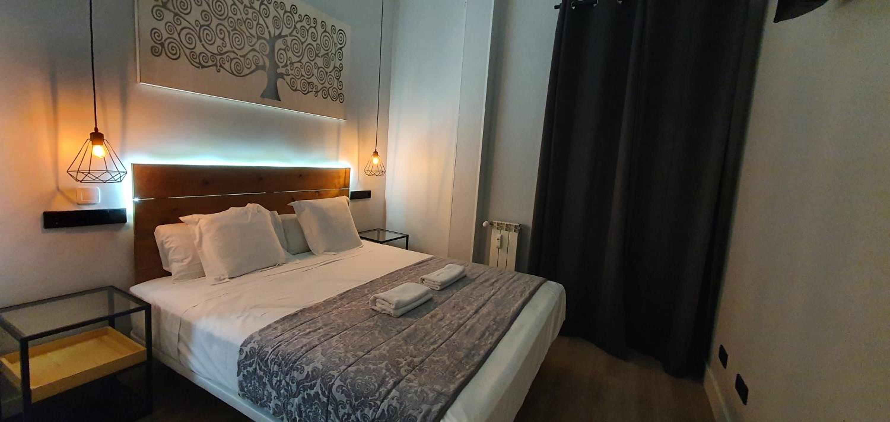 Double Room with Private Bathroom thumbnail 6