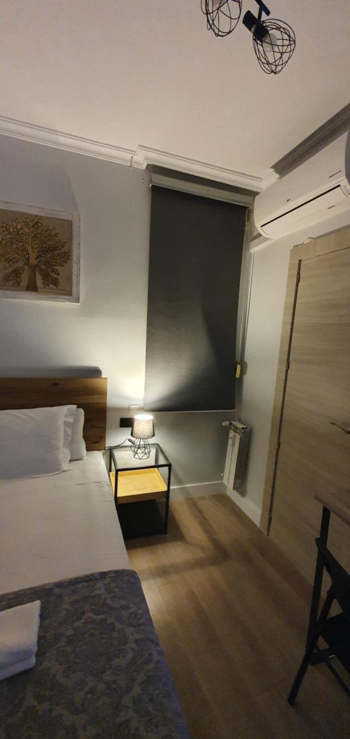 Single Room with Private Bathroom thumbnail 5