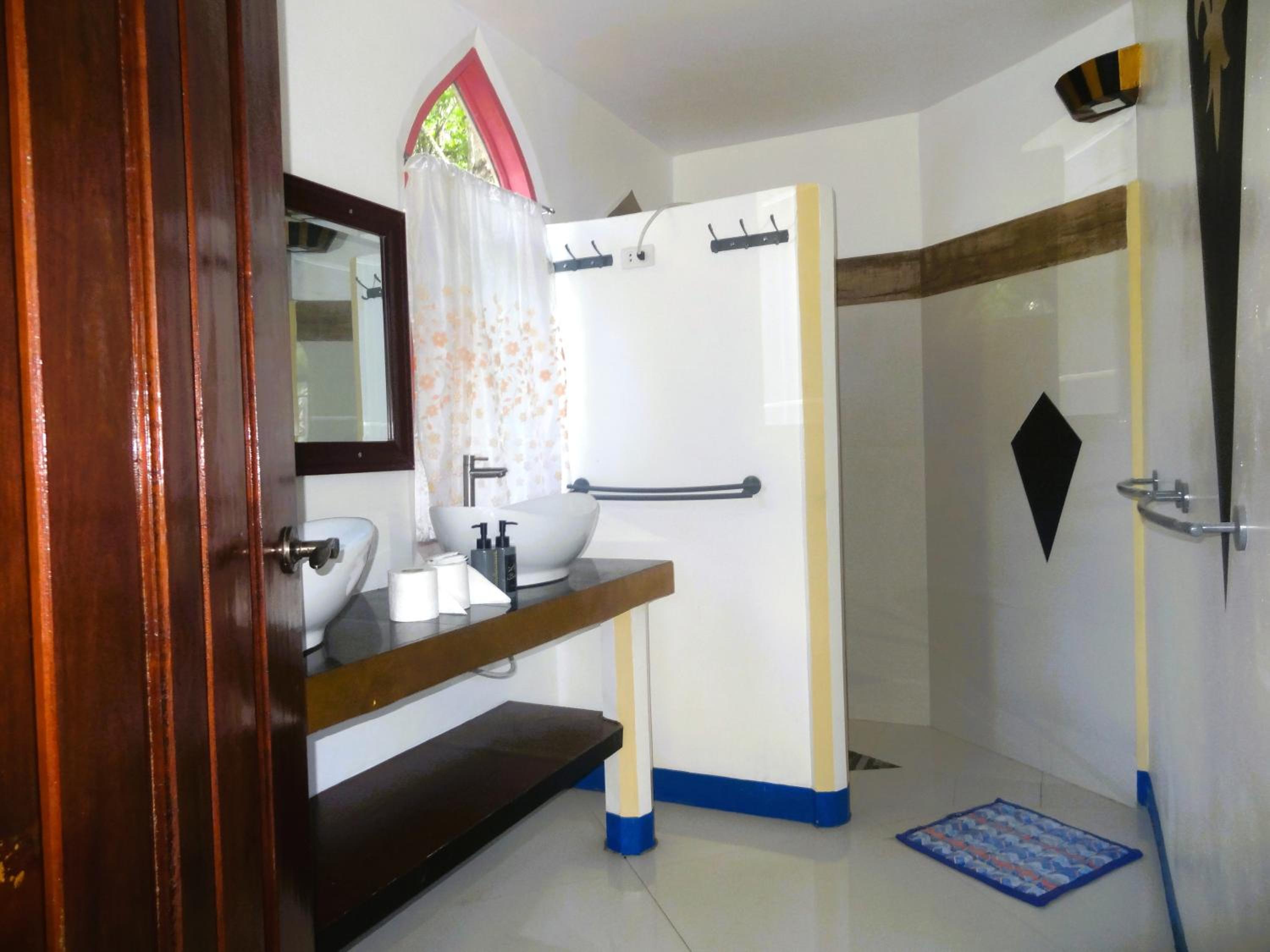 Family Room with Private Bathroom - Photo 9
