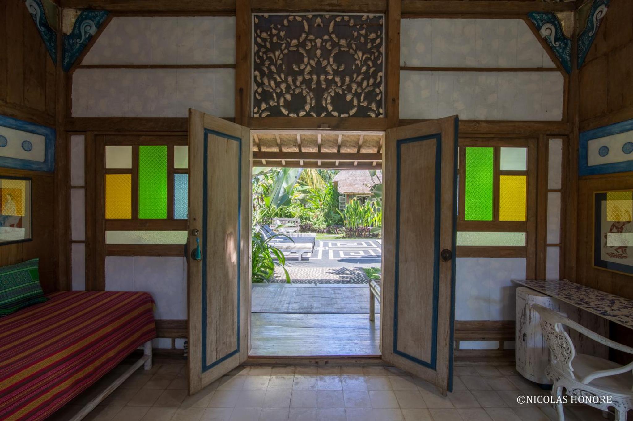 Bungalow with Garden View