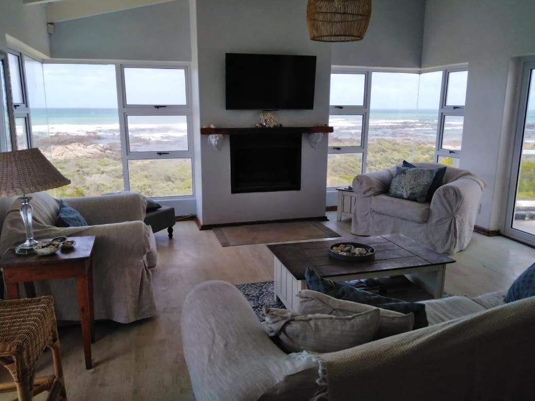 Five-Bedroom House - Photo 46