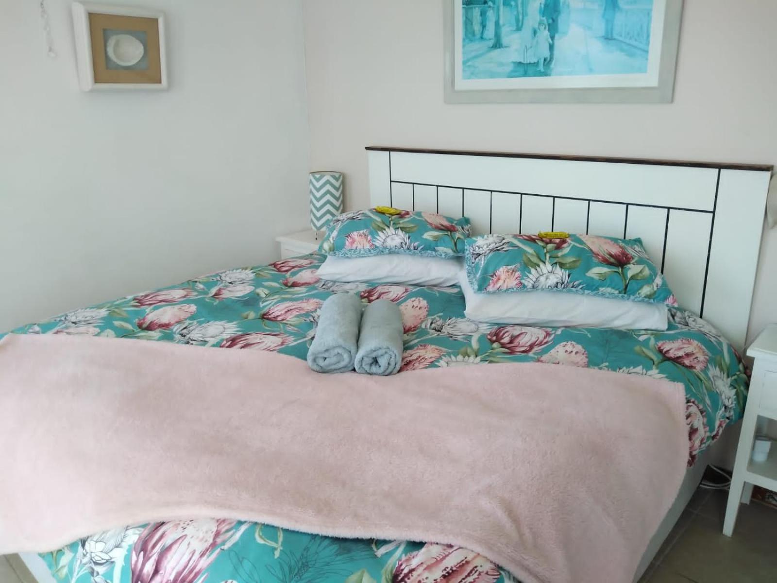 Five-Bedroom House - Photo 41