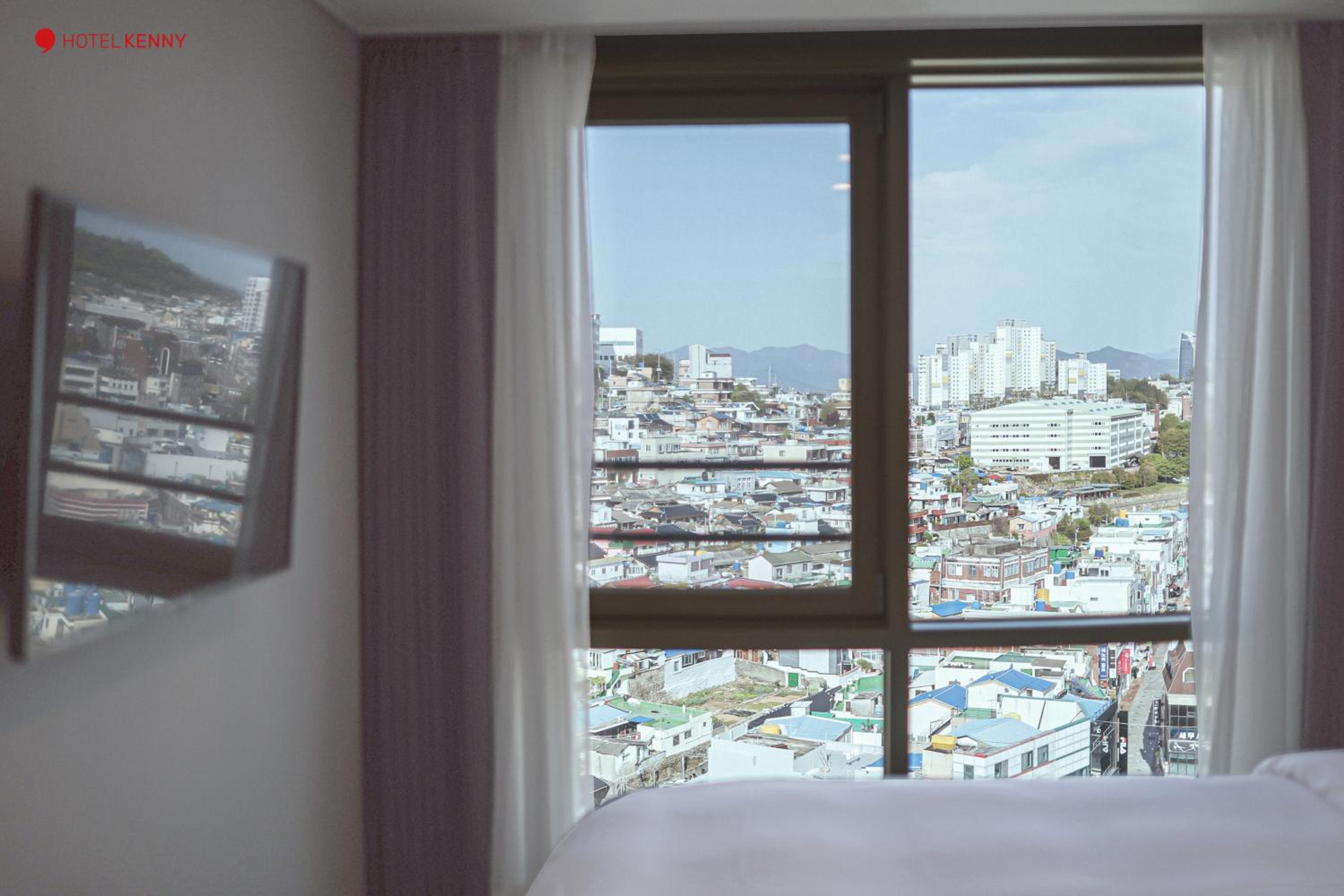 Standard Twin Room - Photo 4
