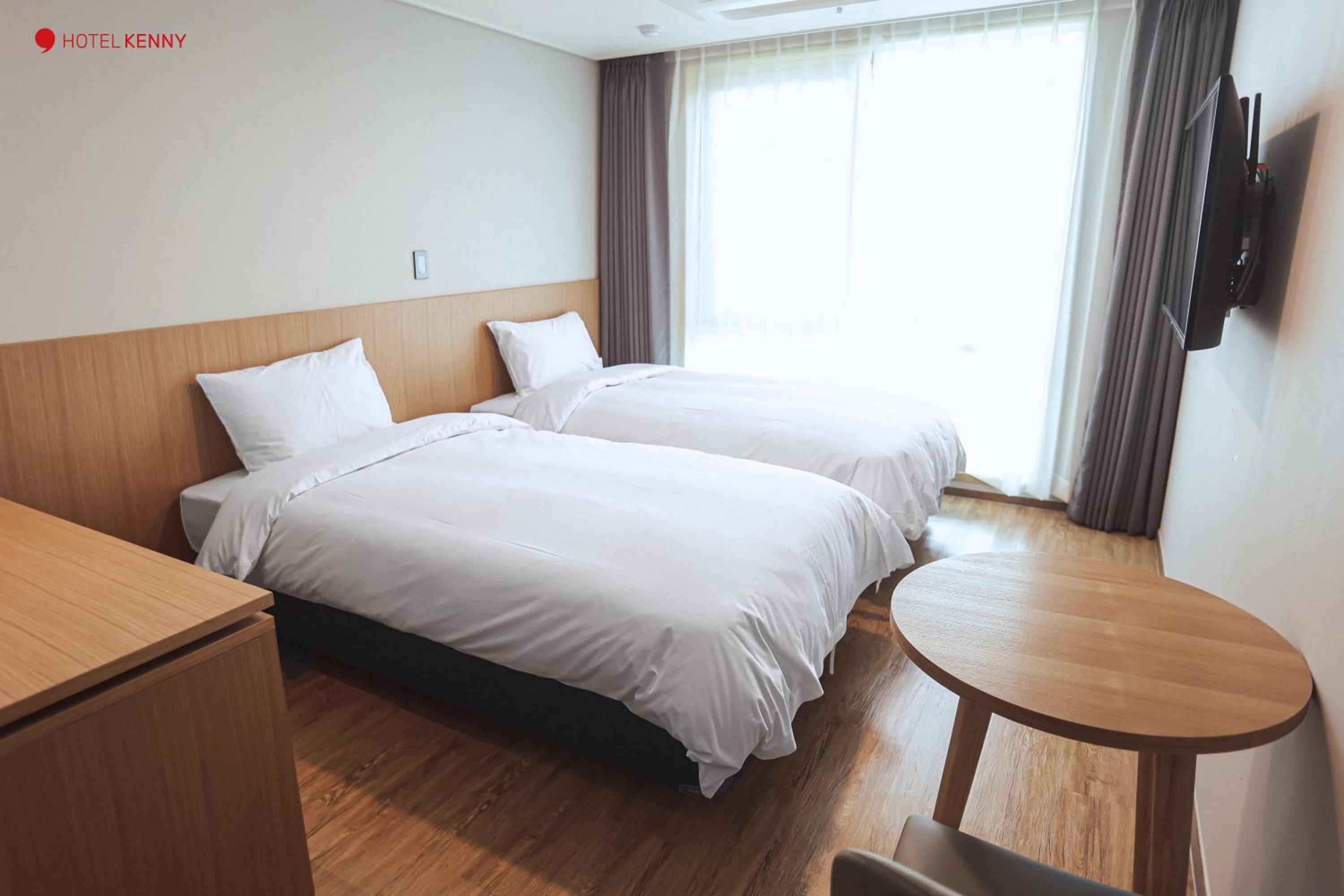 Standard Twin Room - Photo 1