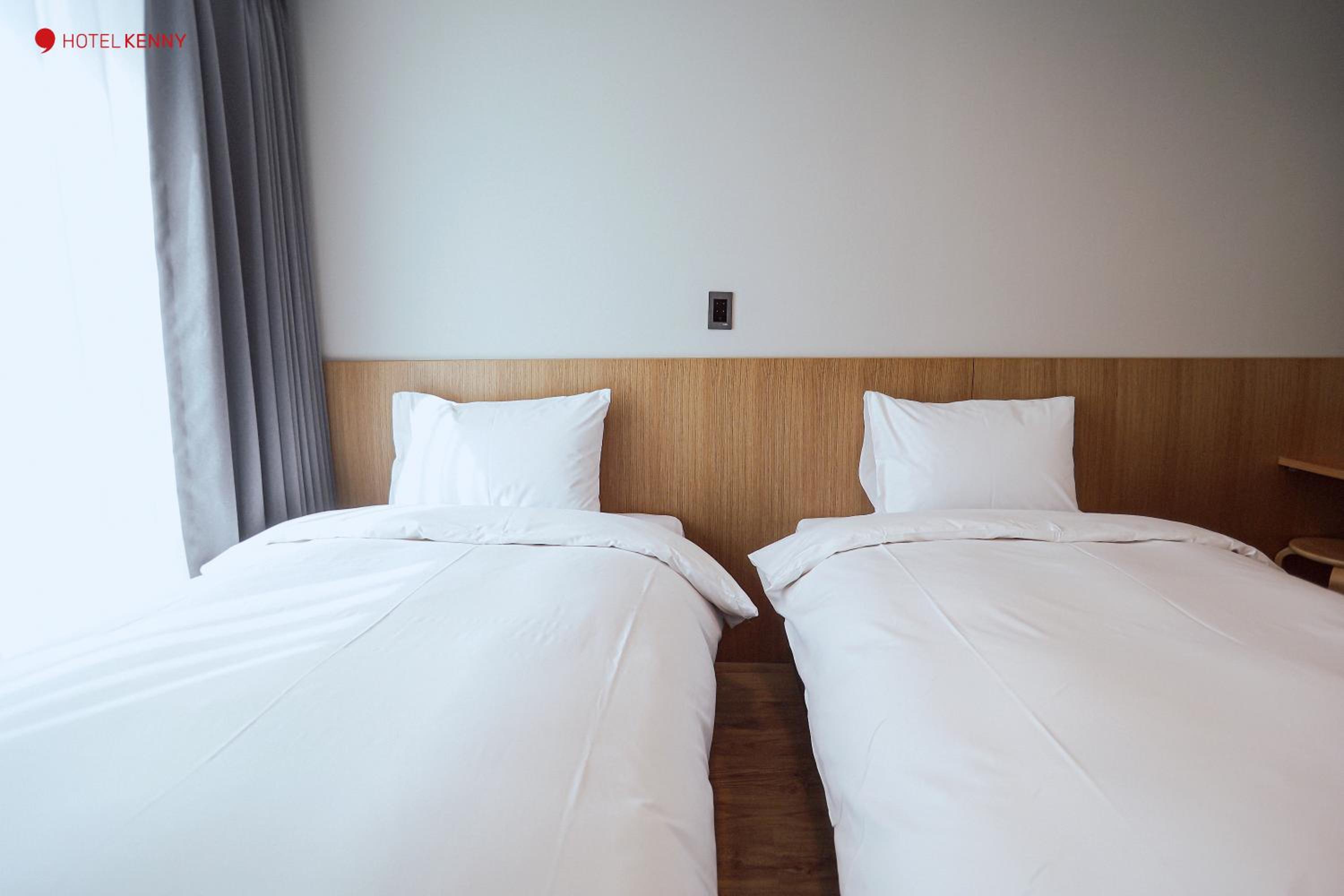 Standard Twin Room - Photo 2