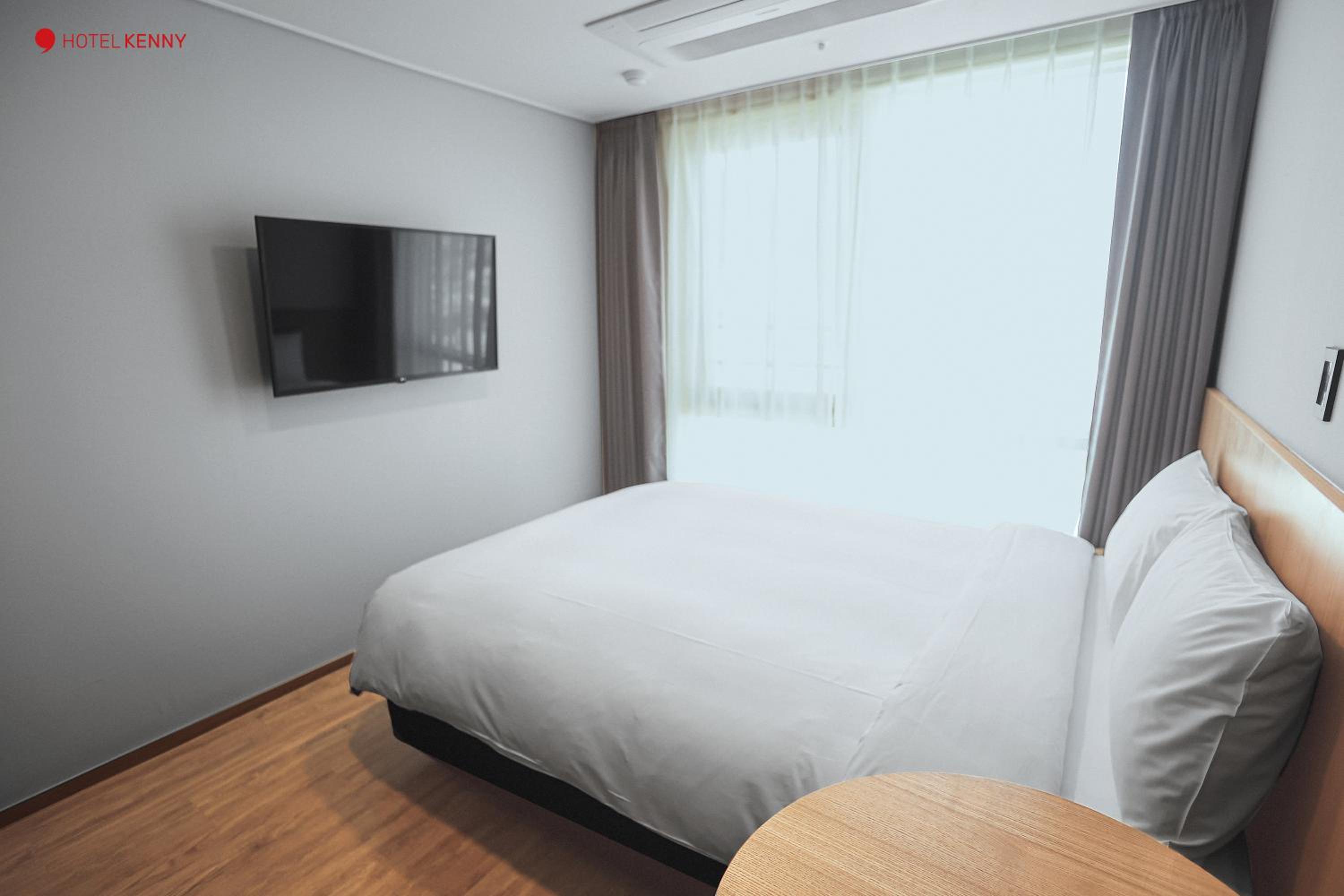 Standard Double Room - Photo 11