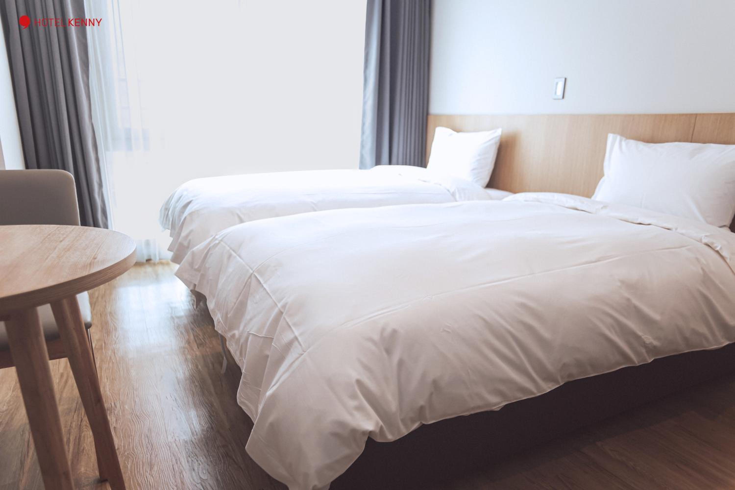 Standard Twin Room with Ocean View - Photo 2