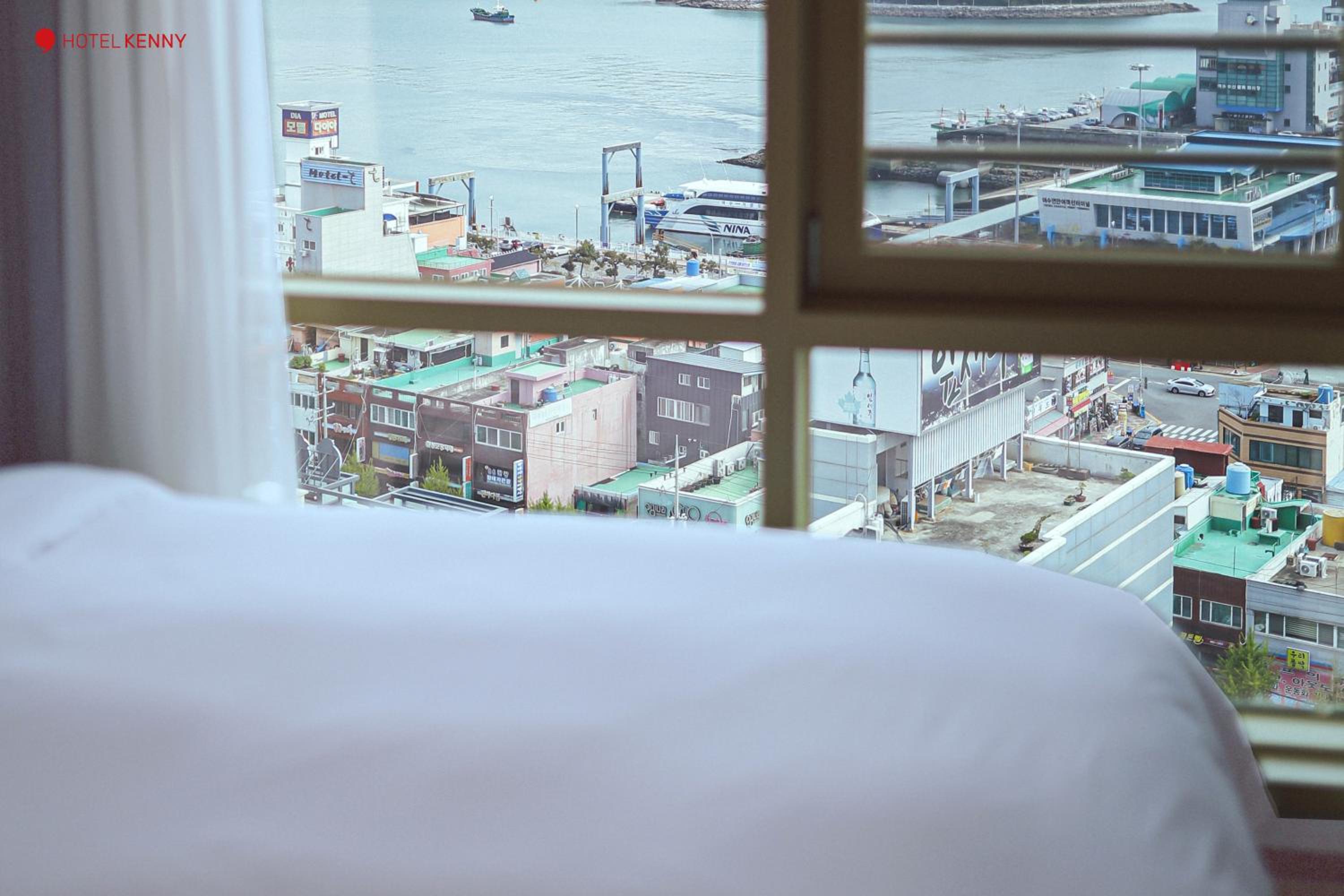 Standard Double Room with Ocean View - Photo 8