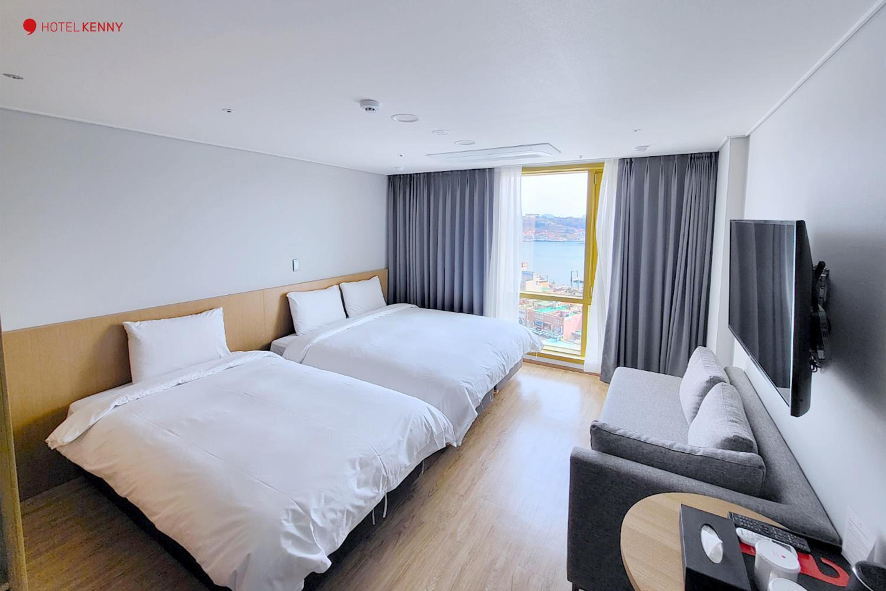 Family Room with Sea View - Photo 2