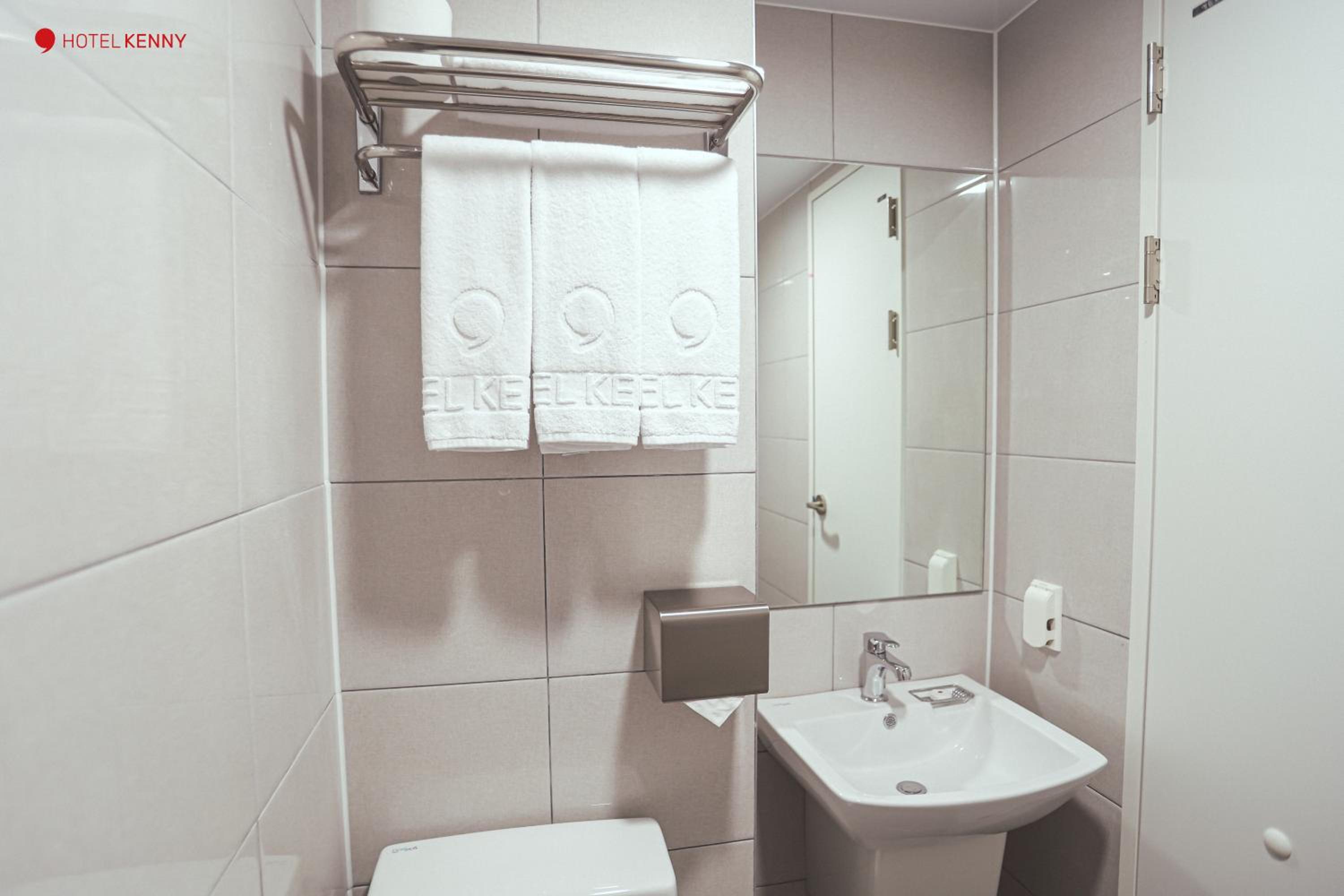Standard Twin Room with Ocean View - Photo 7