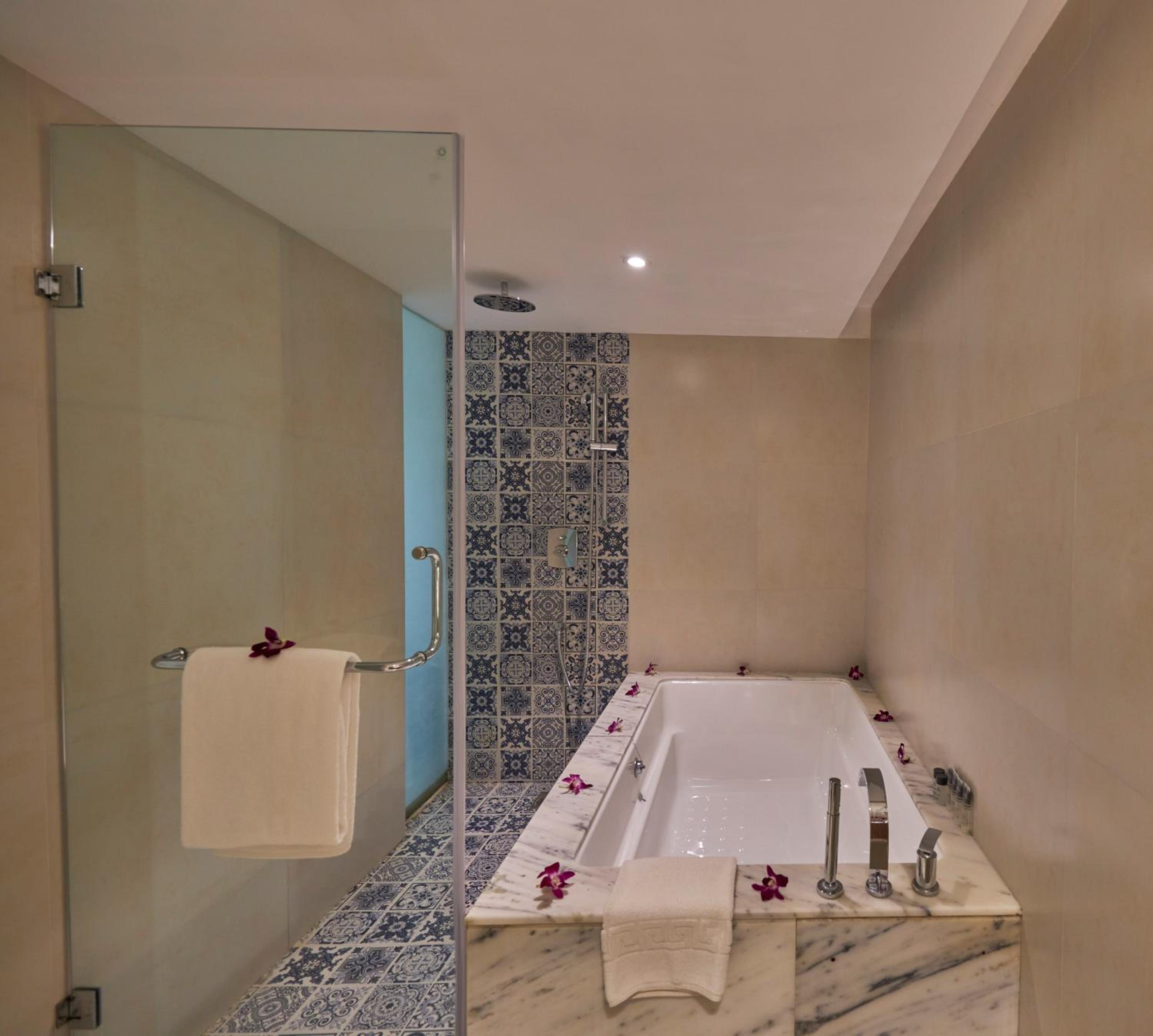 Luxury Suite - 15% off on Spa per stay - Photo 8