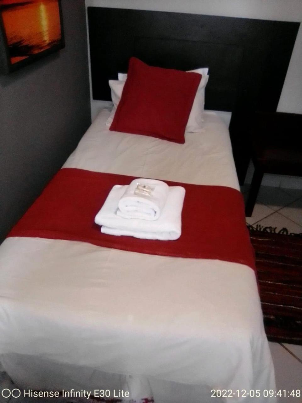 Single Room photo 2