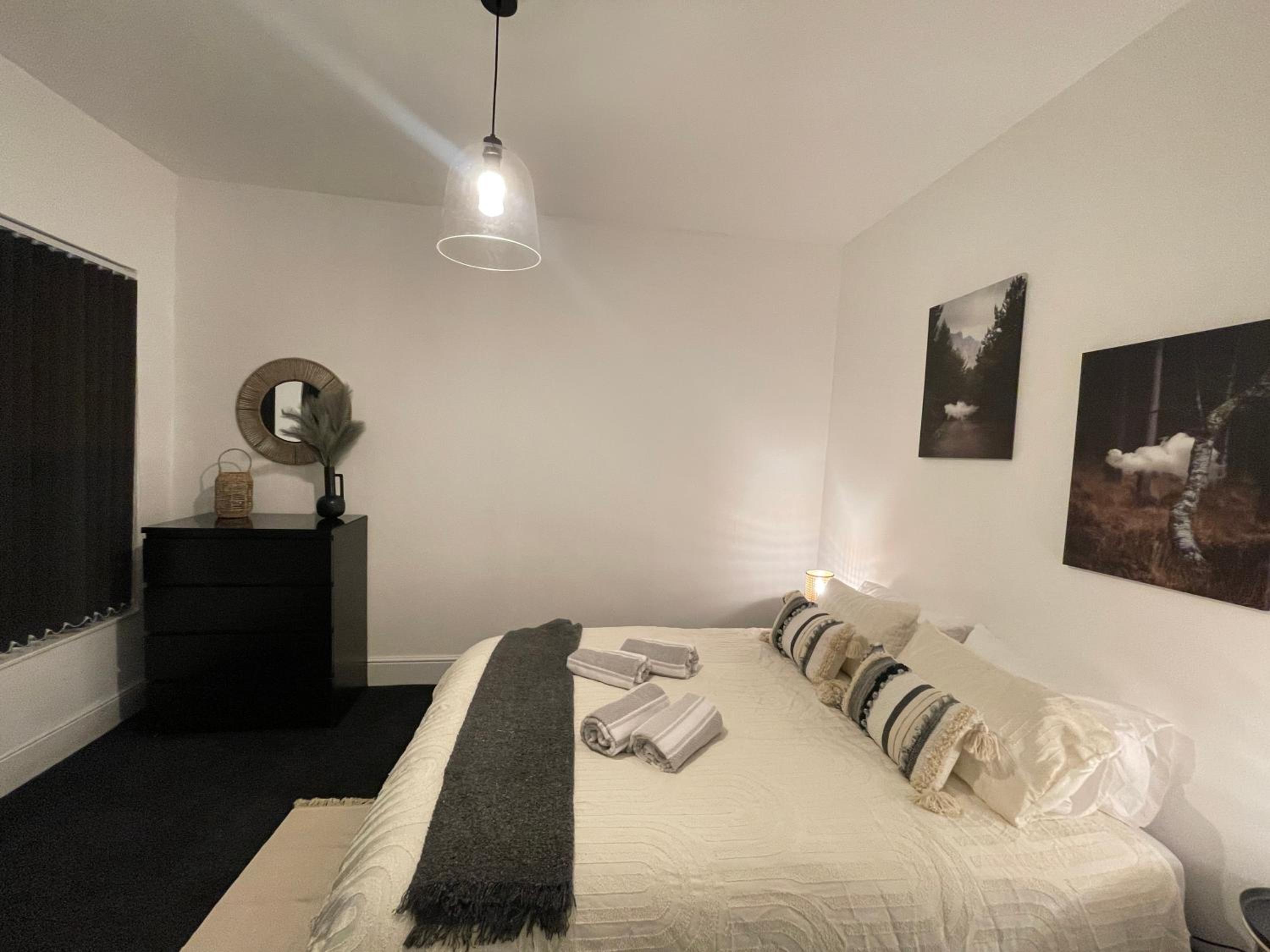 Three-Bedroom House photo 3