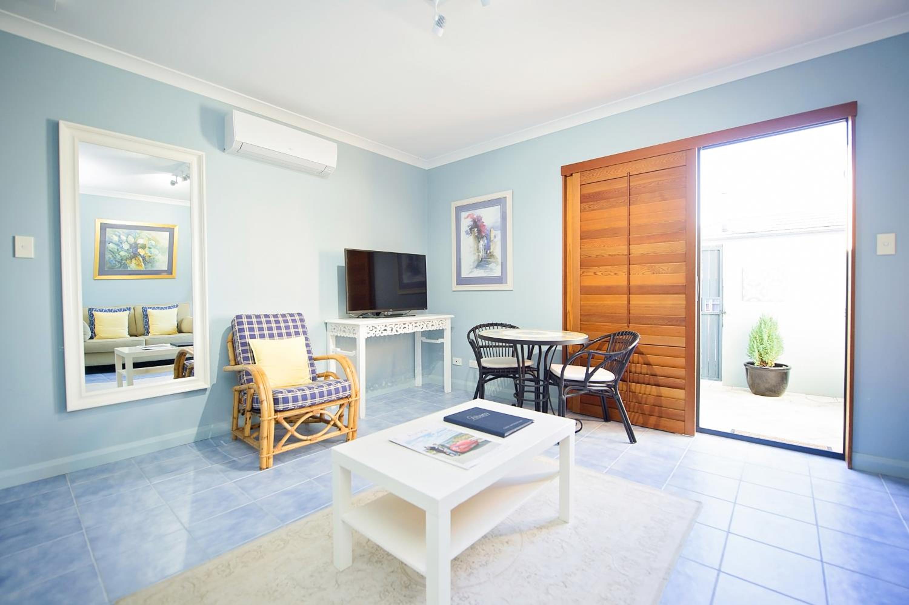 One-Bedroom Garden Suite - Photo 10