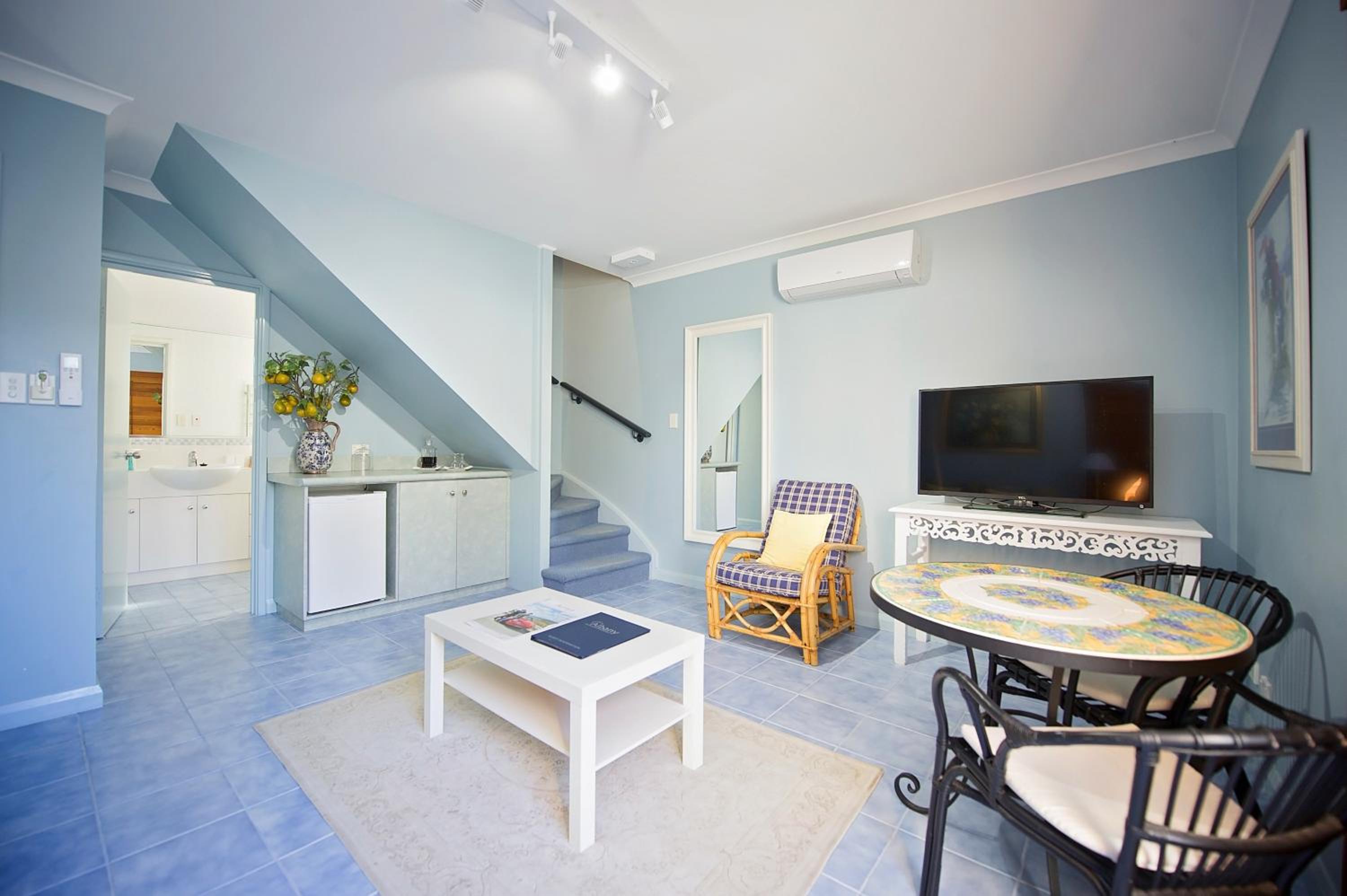 One-Bedroom Garden Suite - Photo 11