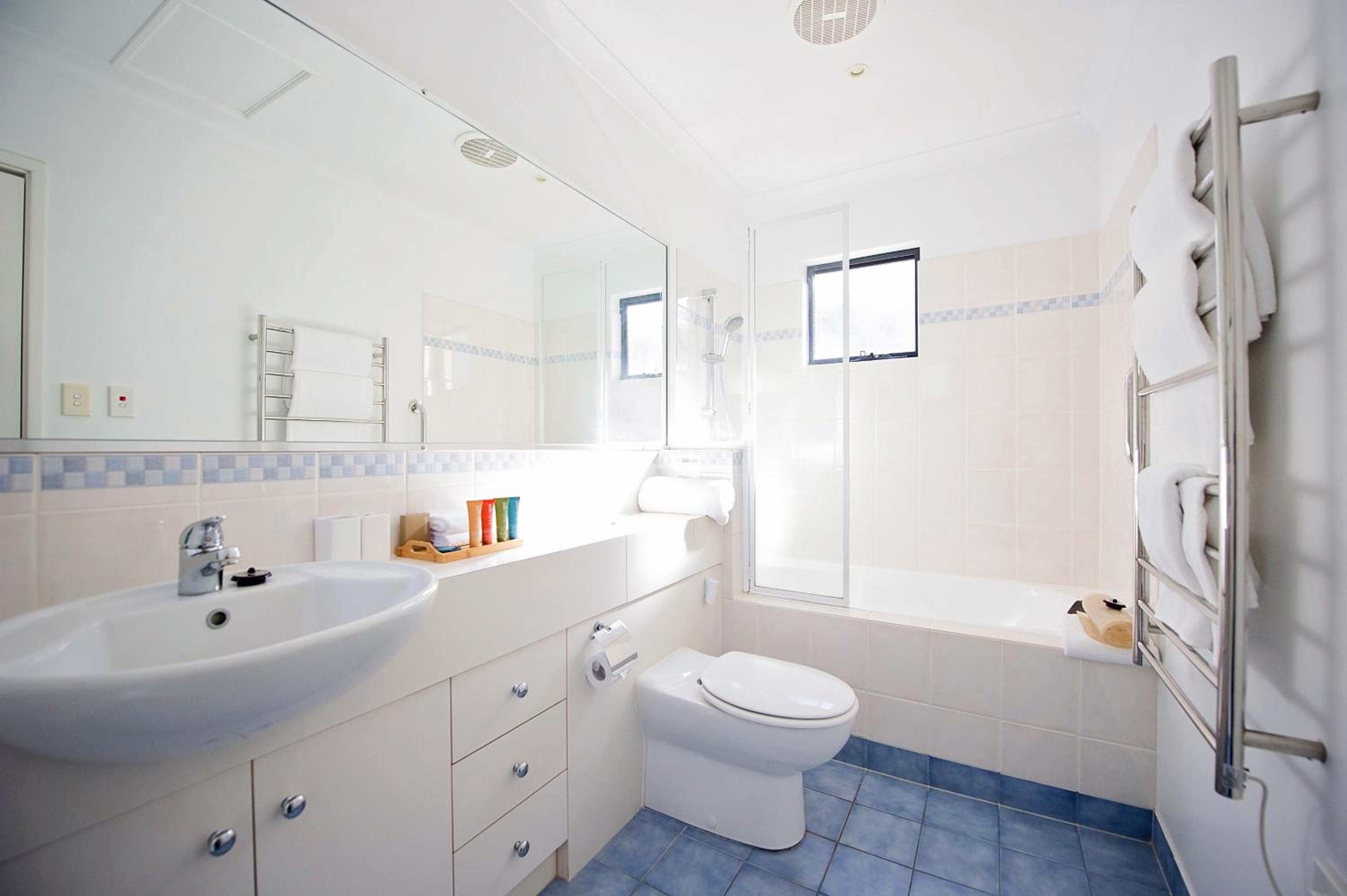 One-Bedroom Garden Suite - Photo 2