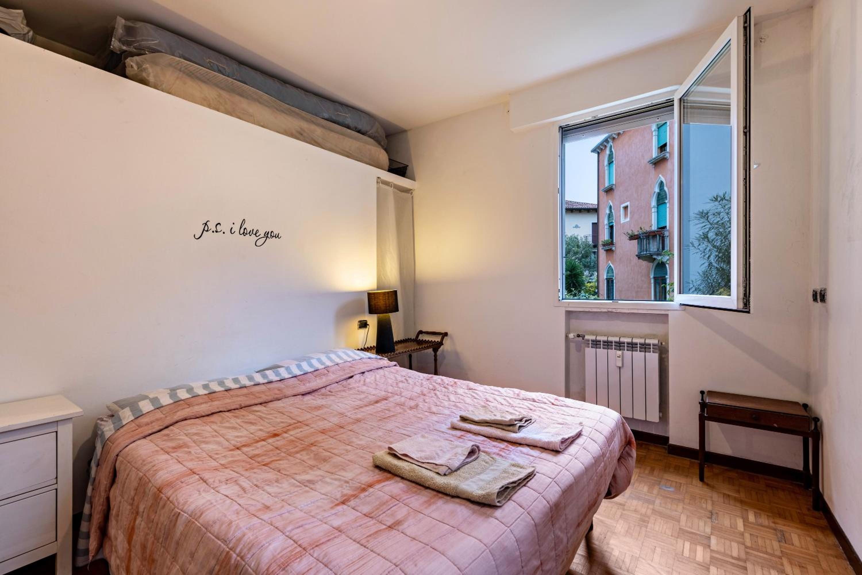 Superior One-Bedroom Apartment