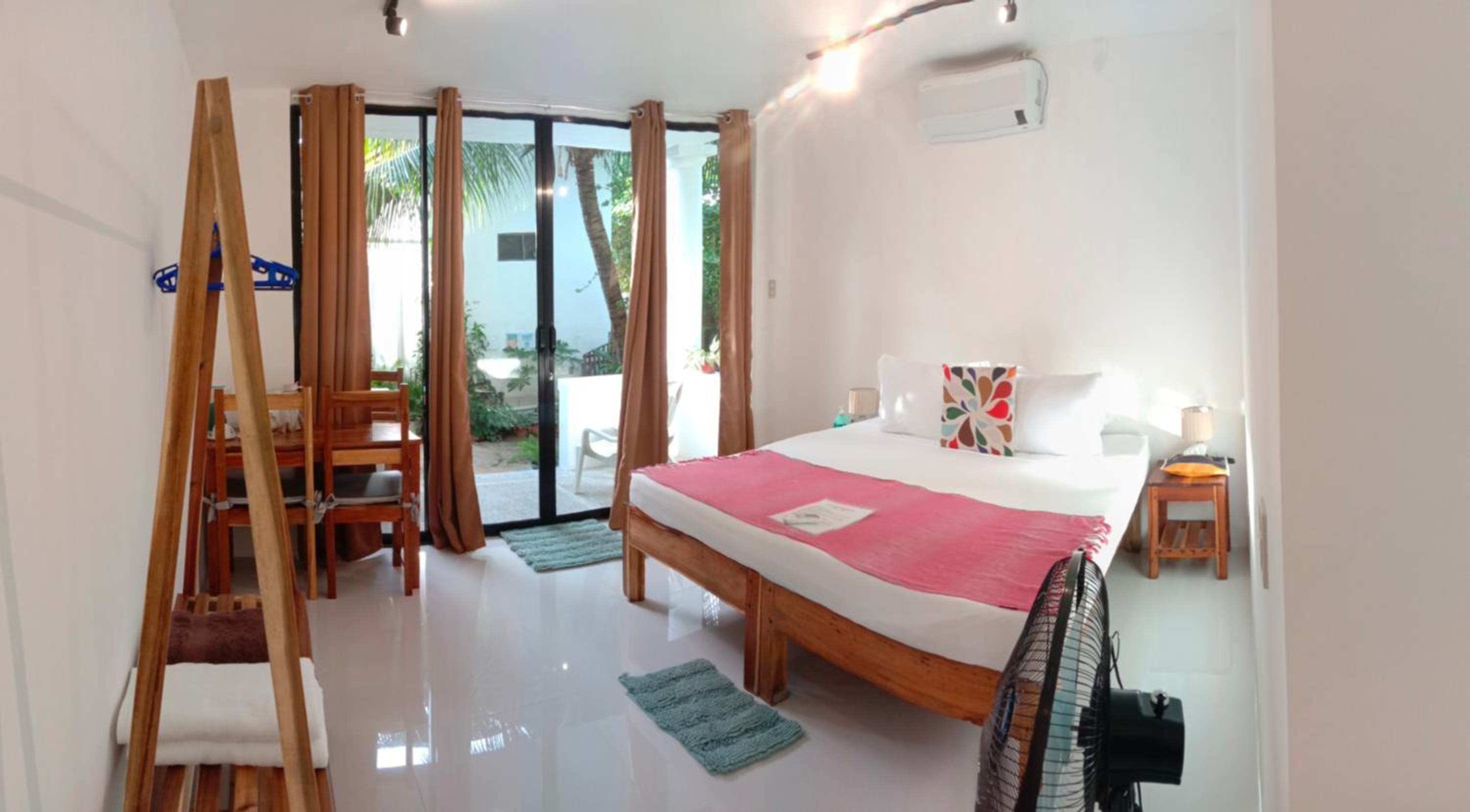Deluxe Double Room with Balcony and Sea View - Photo 3