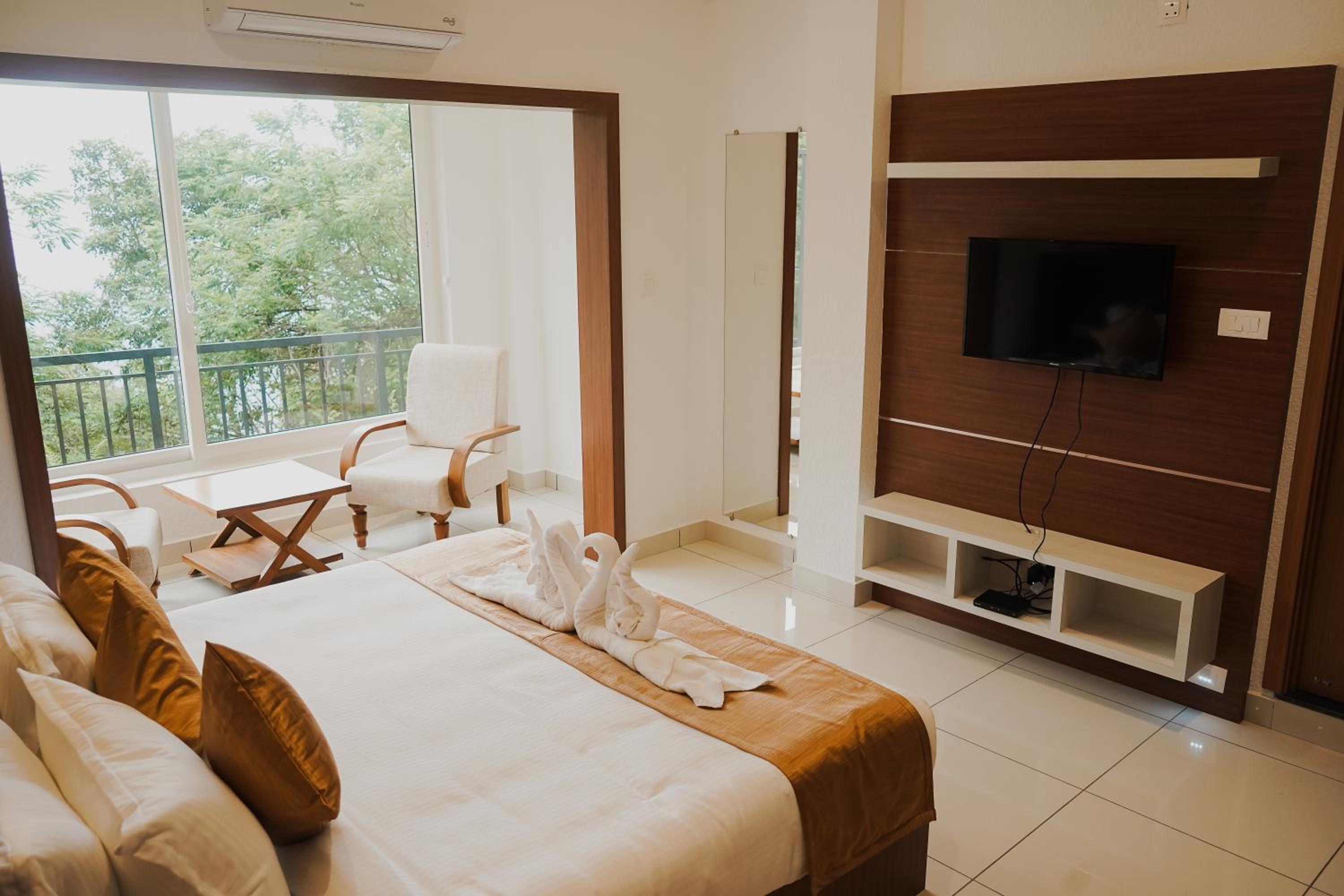 Timeless Jacuzzi Suite with Early Check-In upto 2 hours (subject to availability) - Photo 23