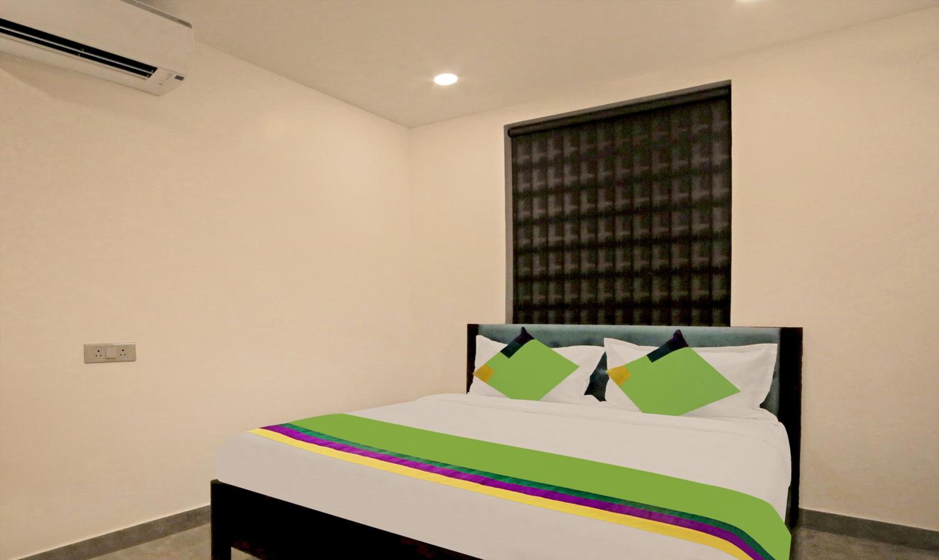 Deluxe Double Room - Photo 11