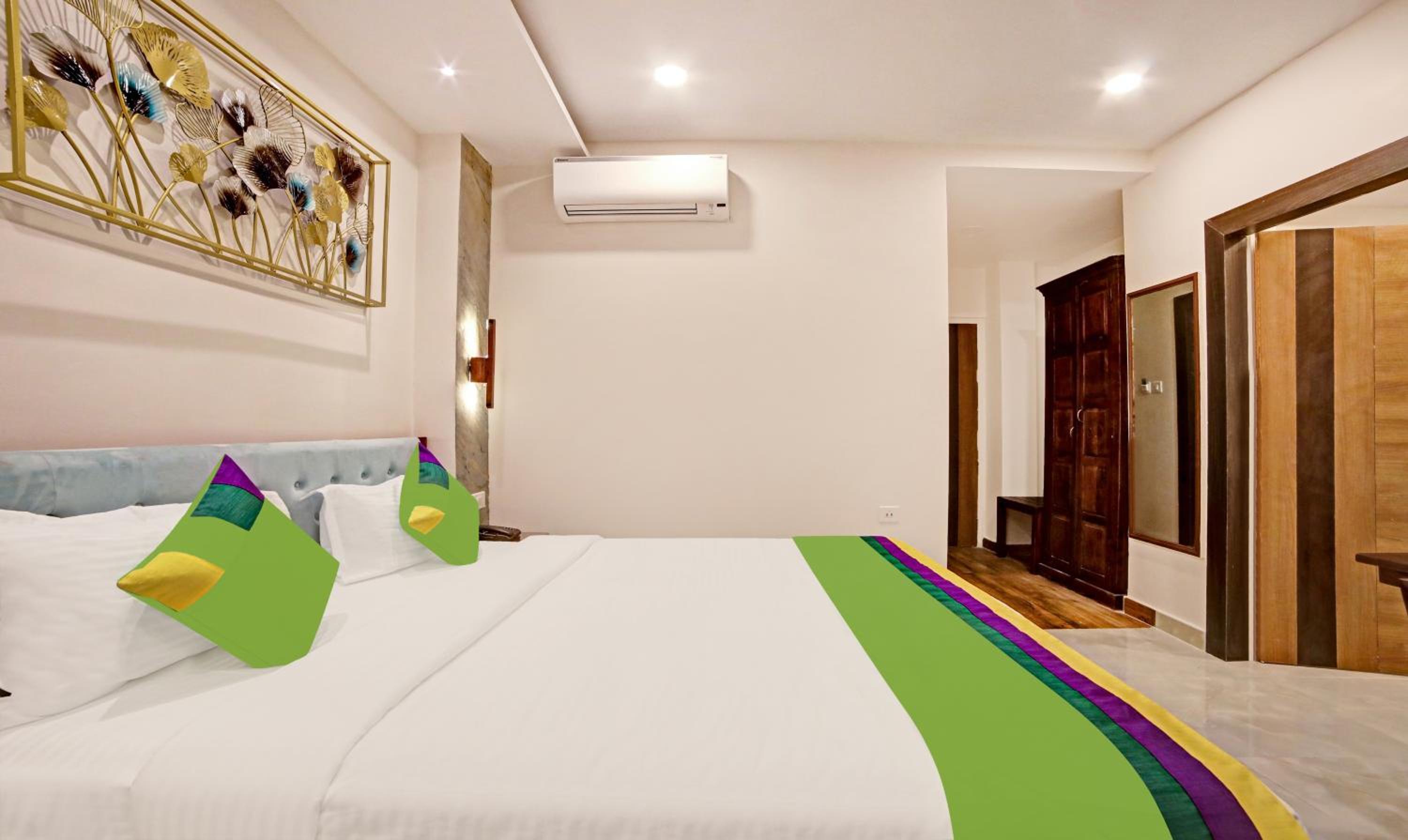 Deluxe Double Room - Photo 9