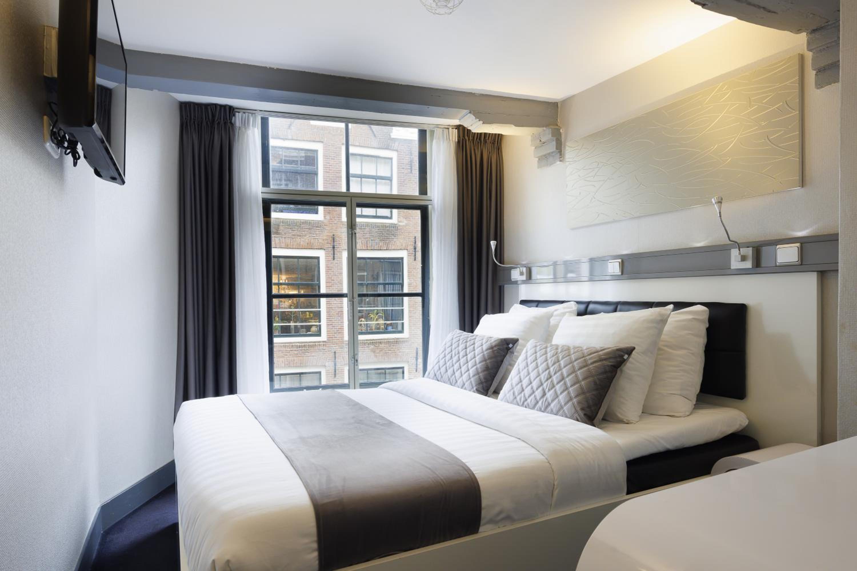 Small Double Room photo 2