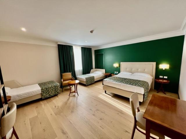 Quadruple Room - Photo 5