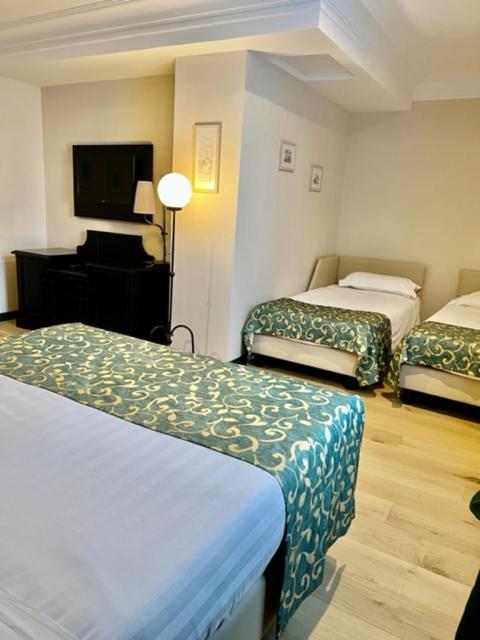 Quadruple Room - Photo 2
