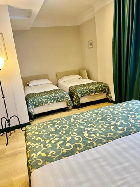 Quadruple Room - Photo 10
