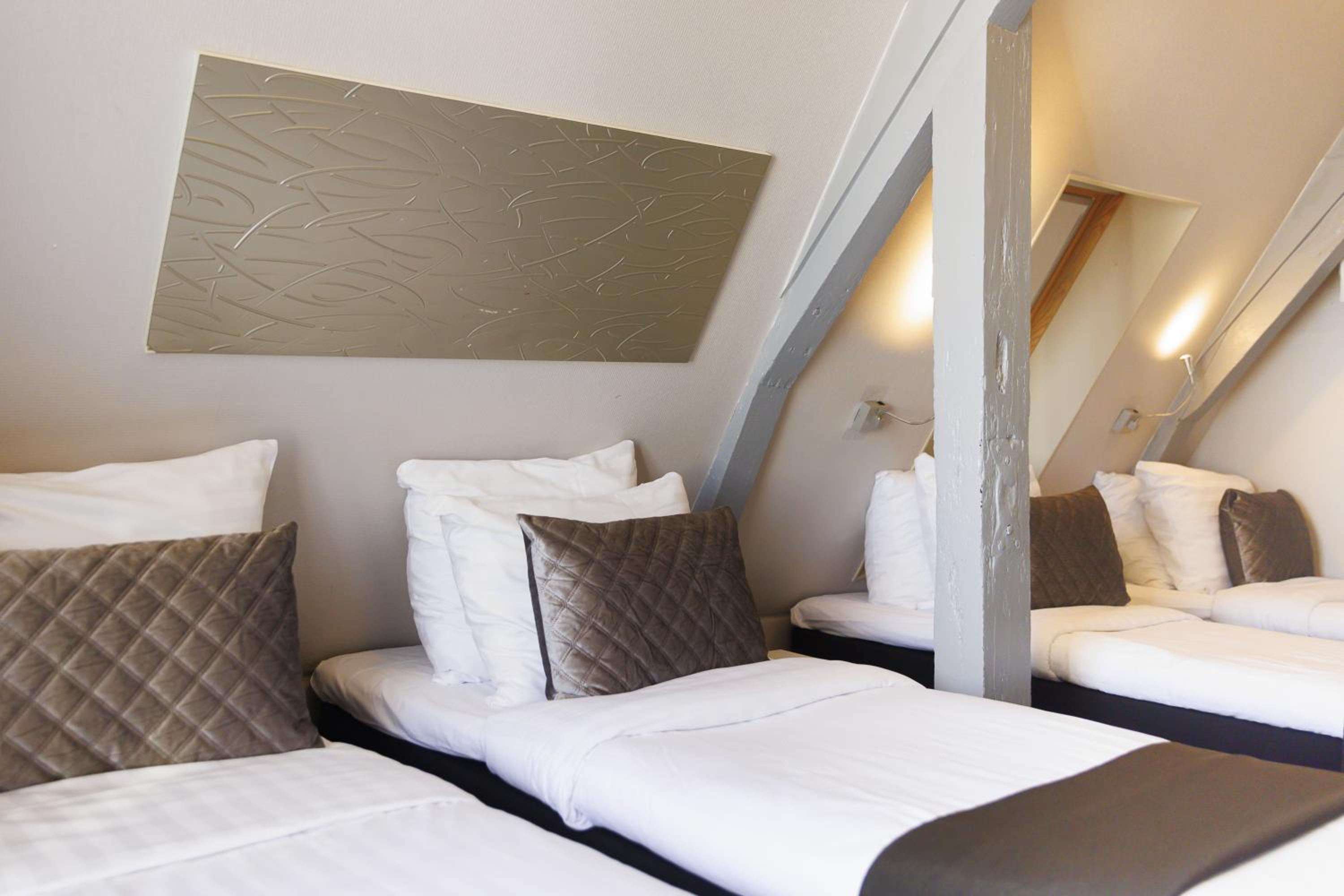 Attic Quadruple Room photo 2