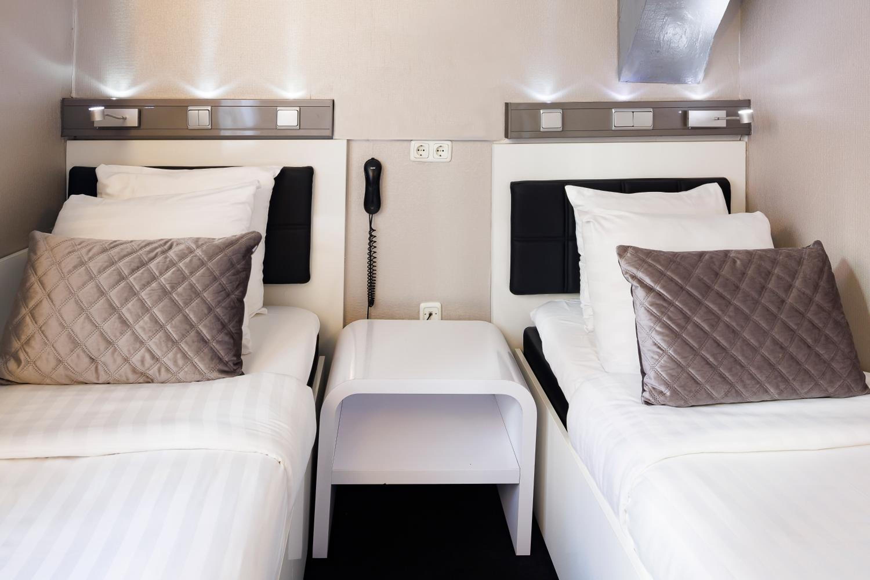 Standard Twin Room photo 2