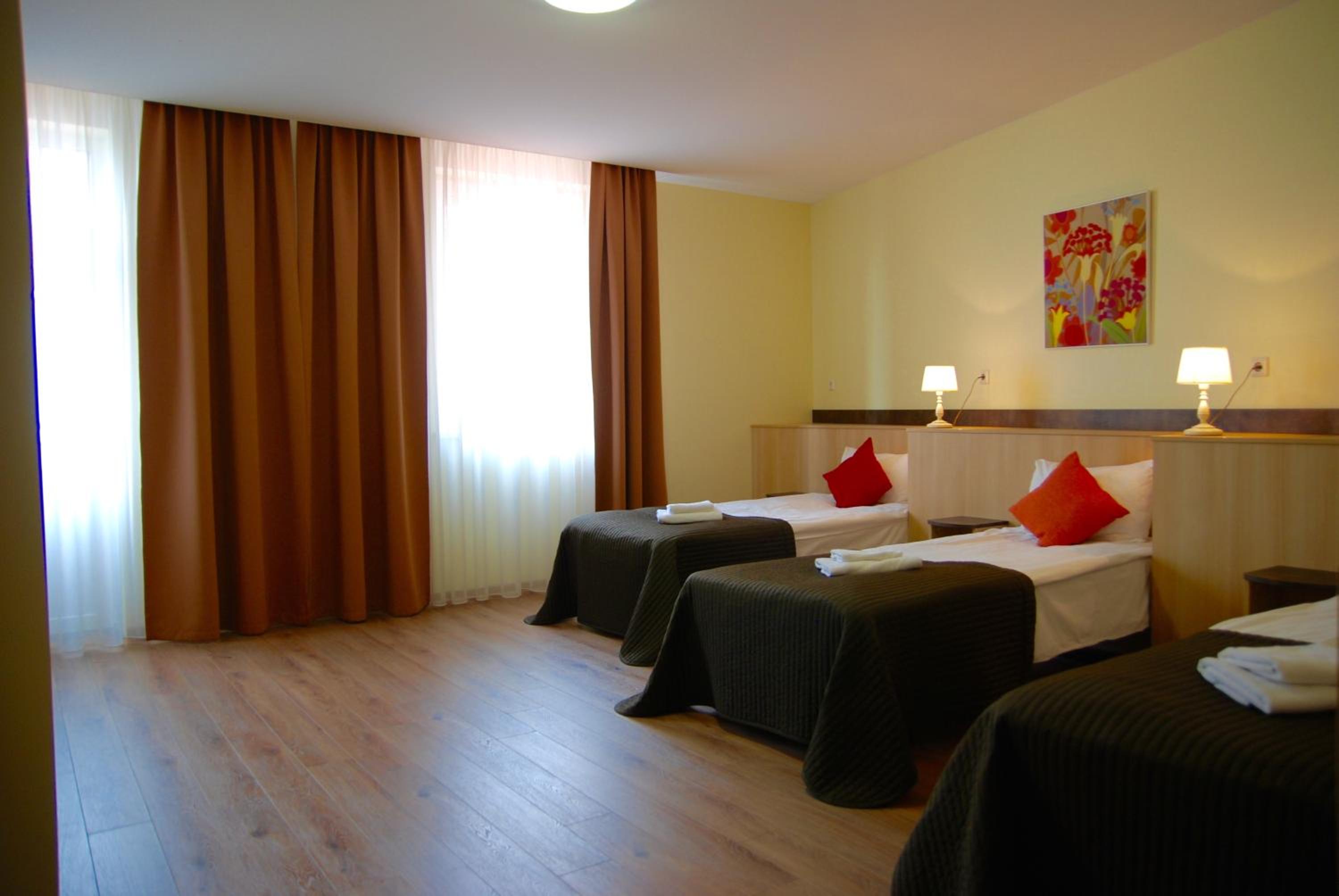 Standard Triple Room - Photo 2