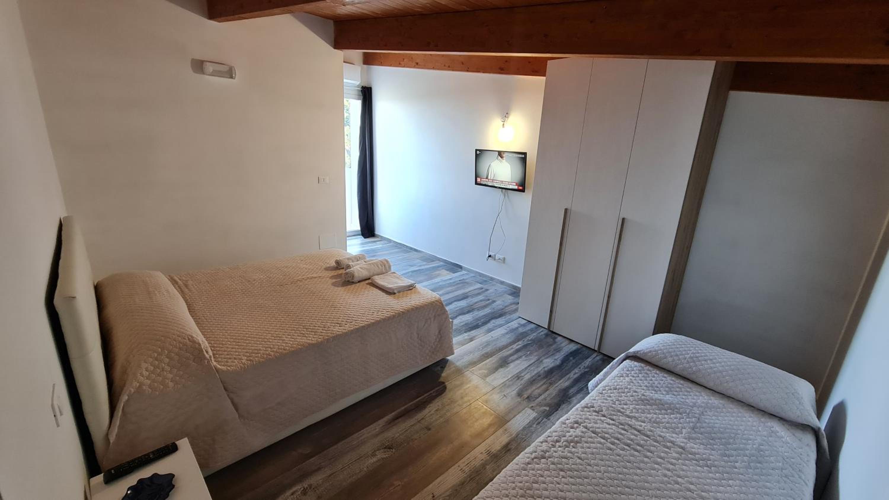 Double Room with Balcony (2 Adults + 1 Child) photo 1