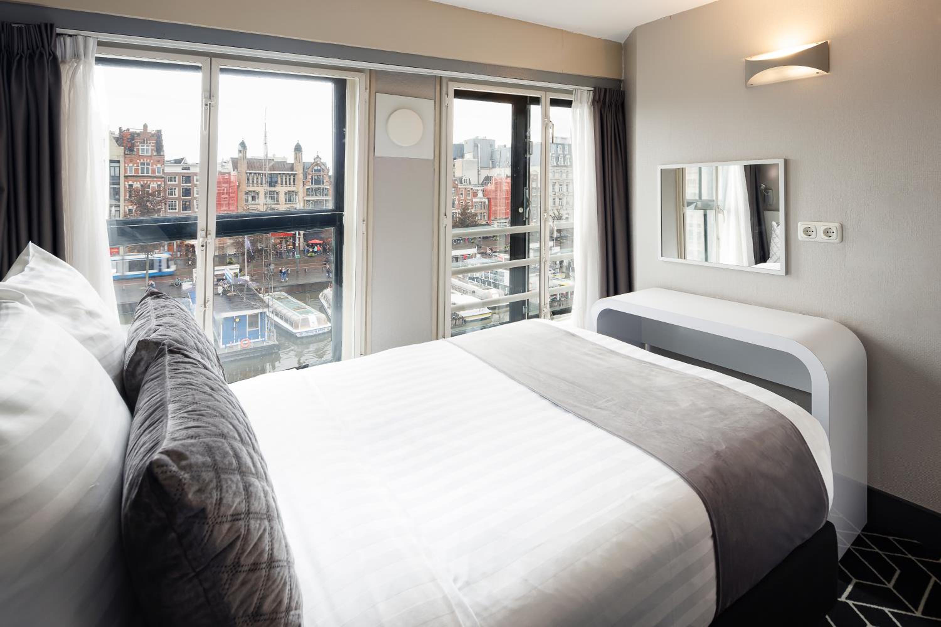 Small Double Room with Canal View photo 1