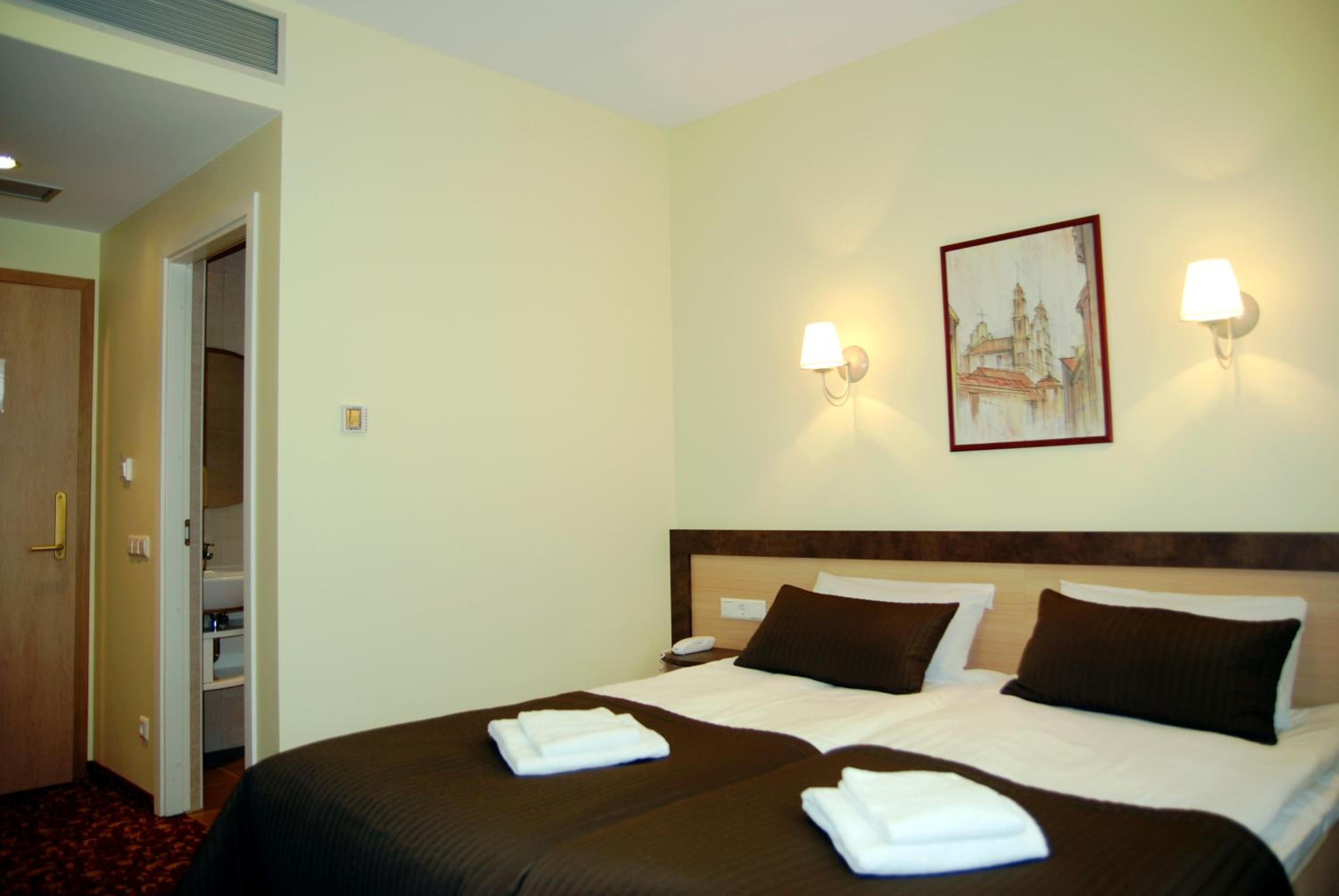 Standard Double or Twin Room - Photo 1
