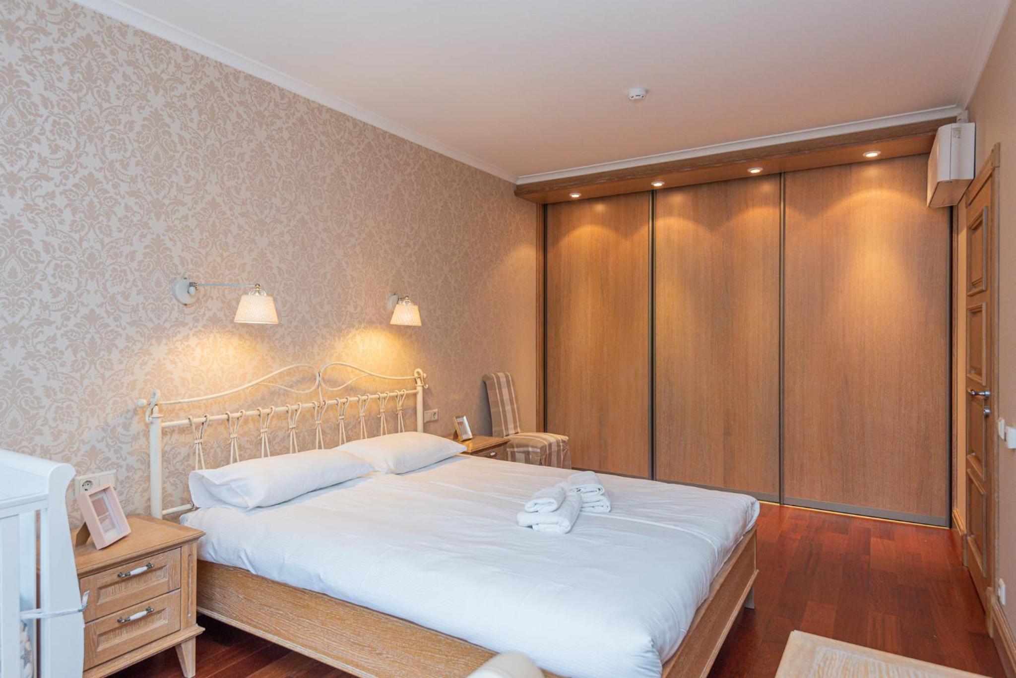 One-Bedroom Apartment - Photo 7