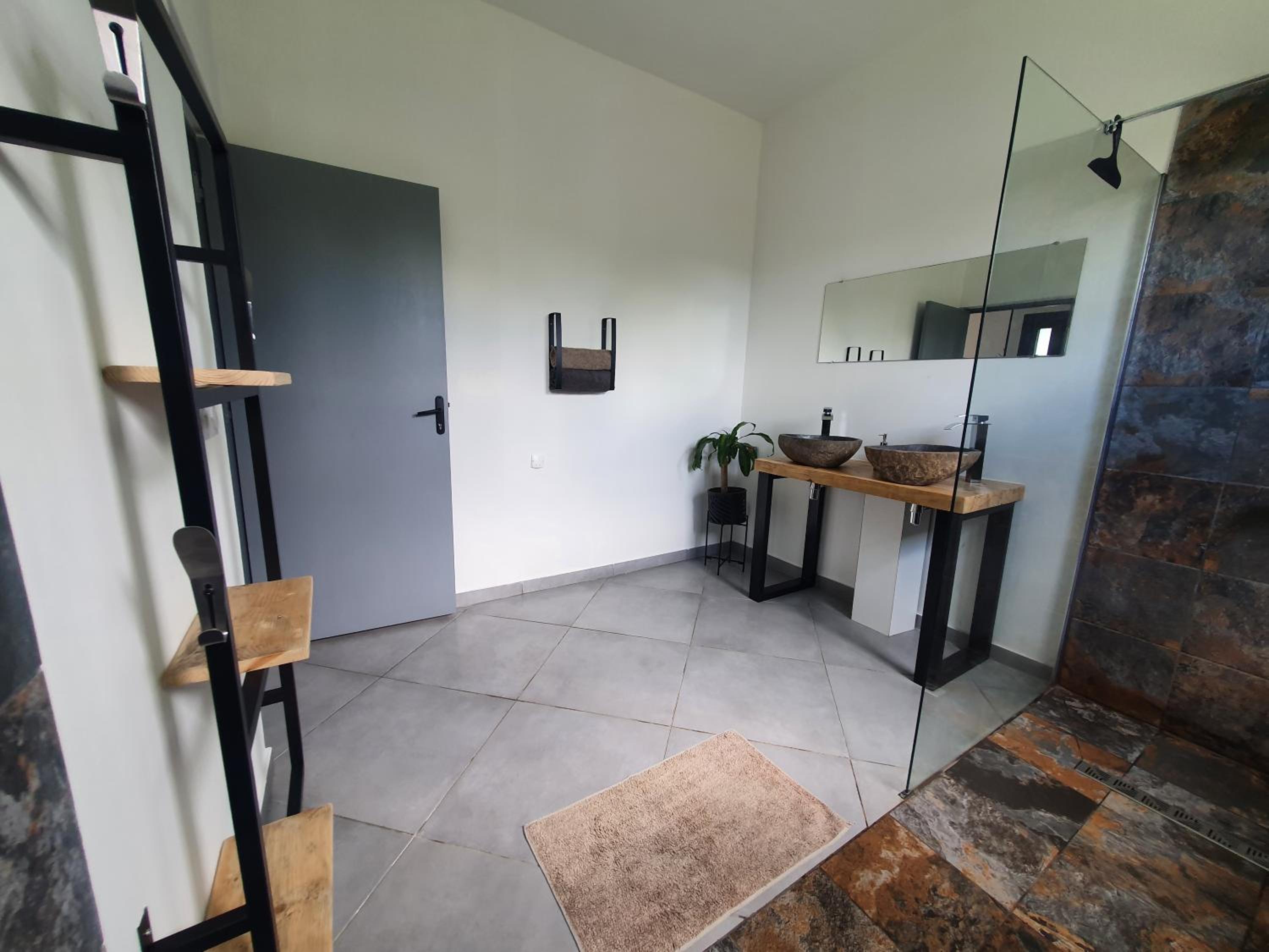 Two-Bedroom House - Photo 18