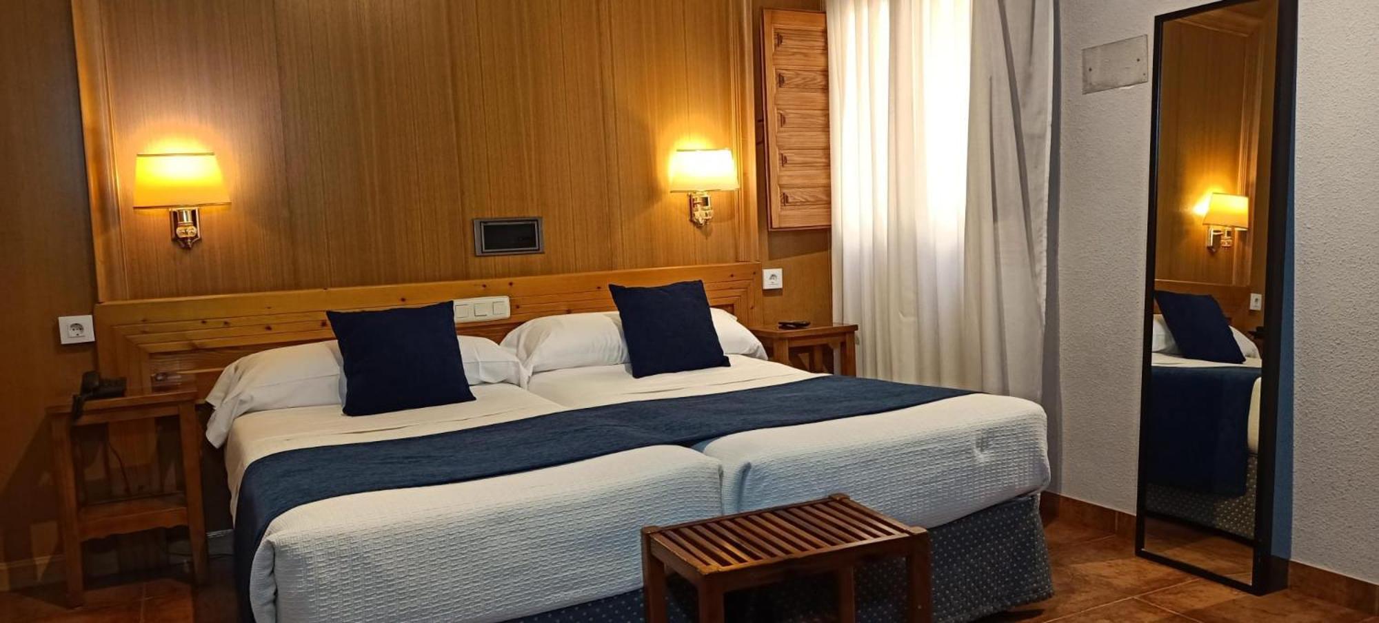 Twin Room - Photo 2