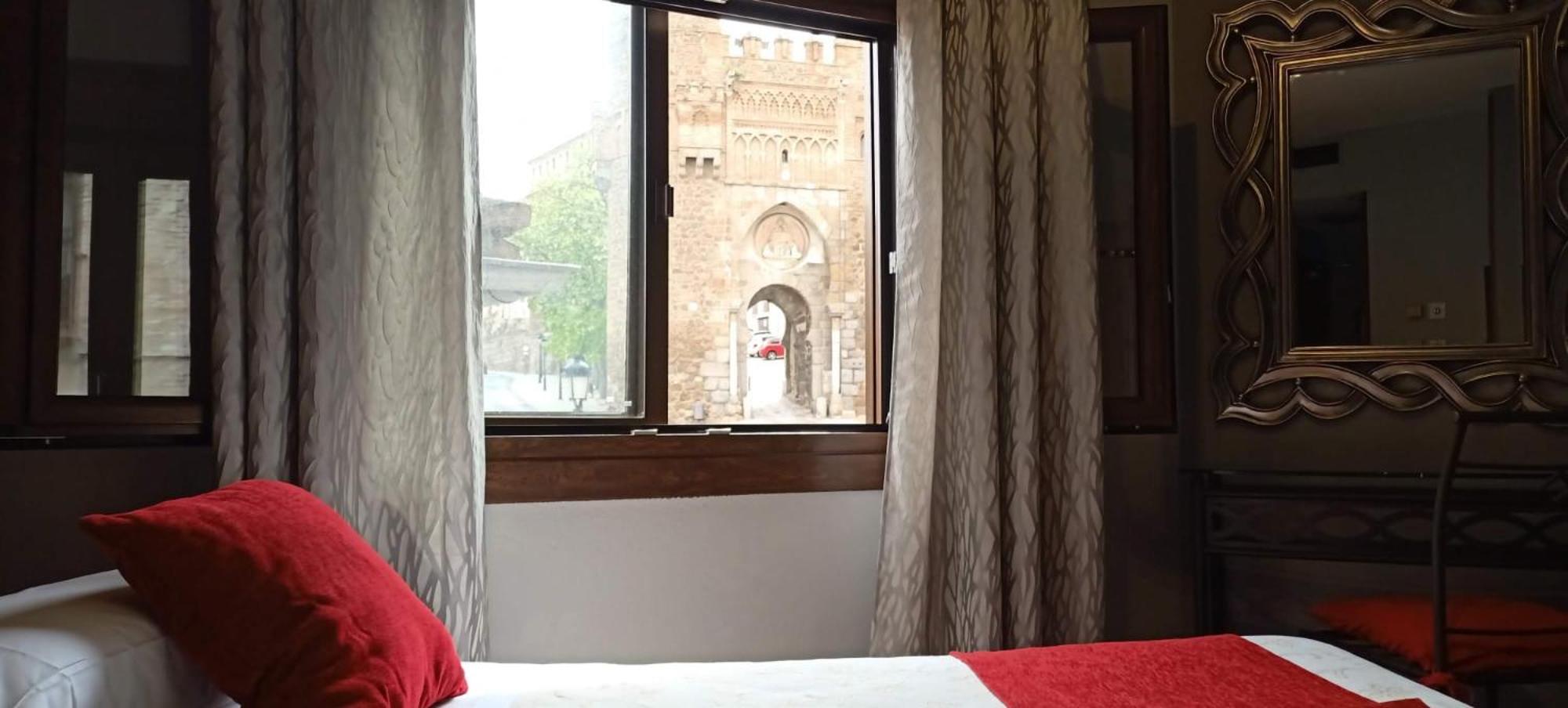 Twin Room - Photo 3