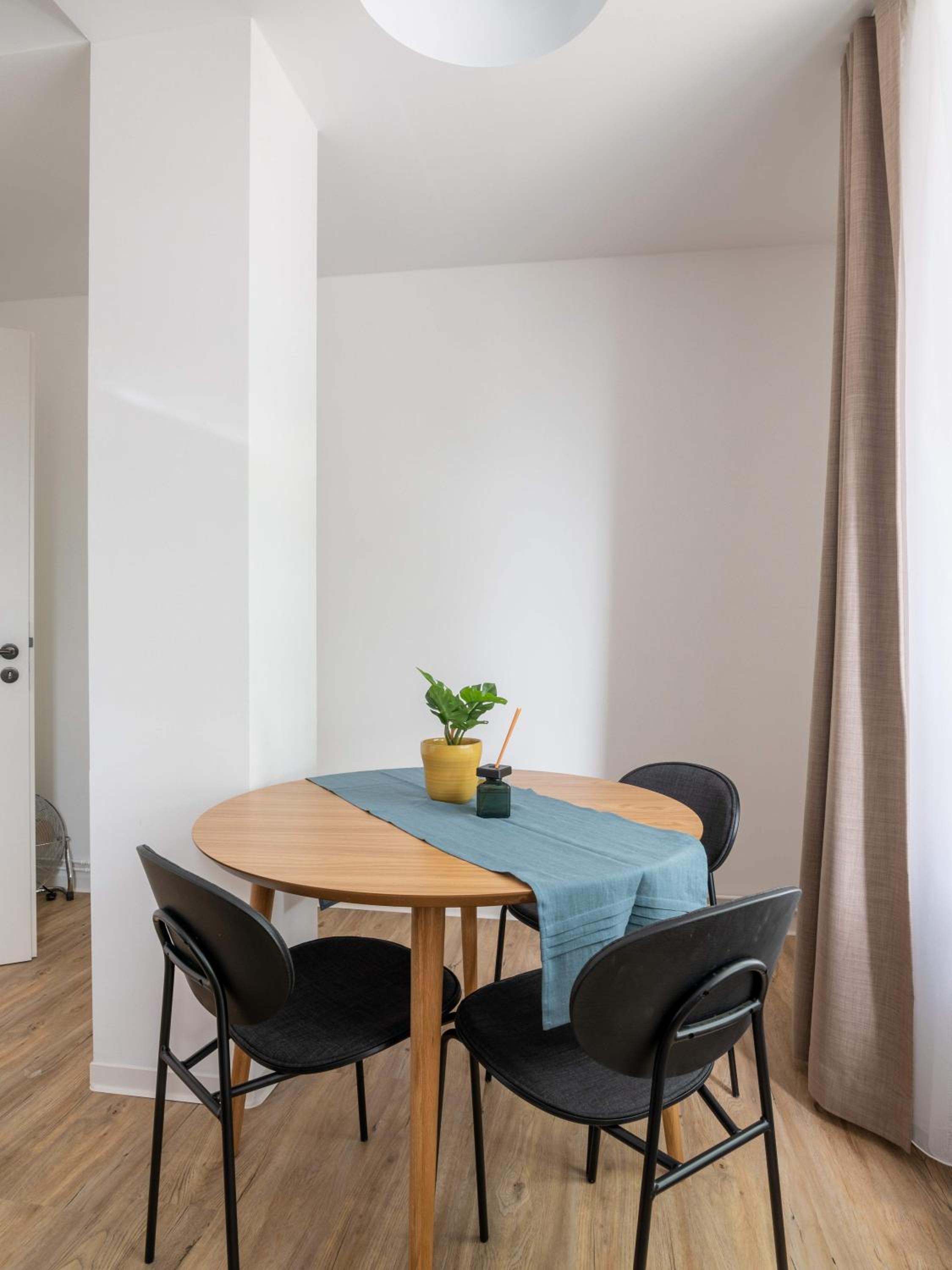 One-Bedroom Suite - Photo 2