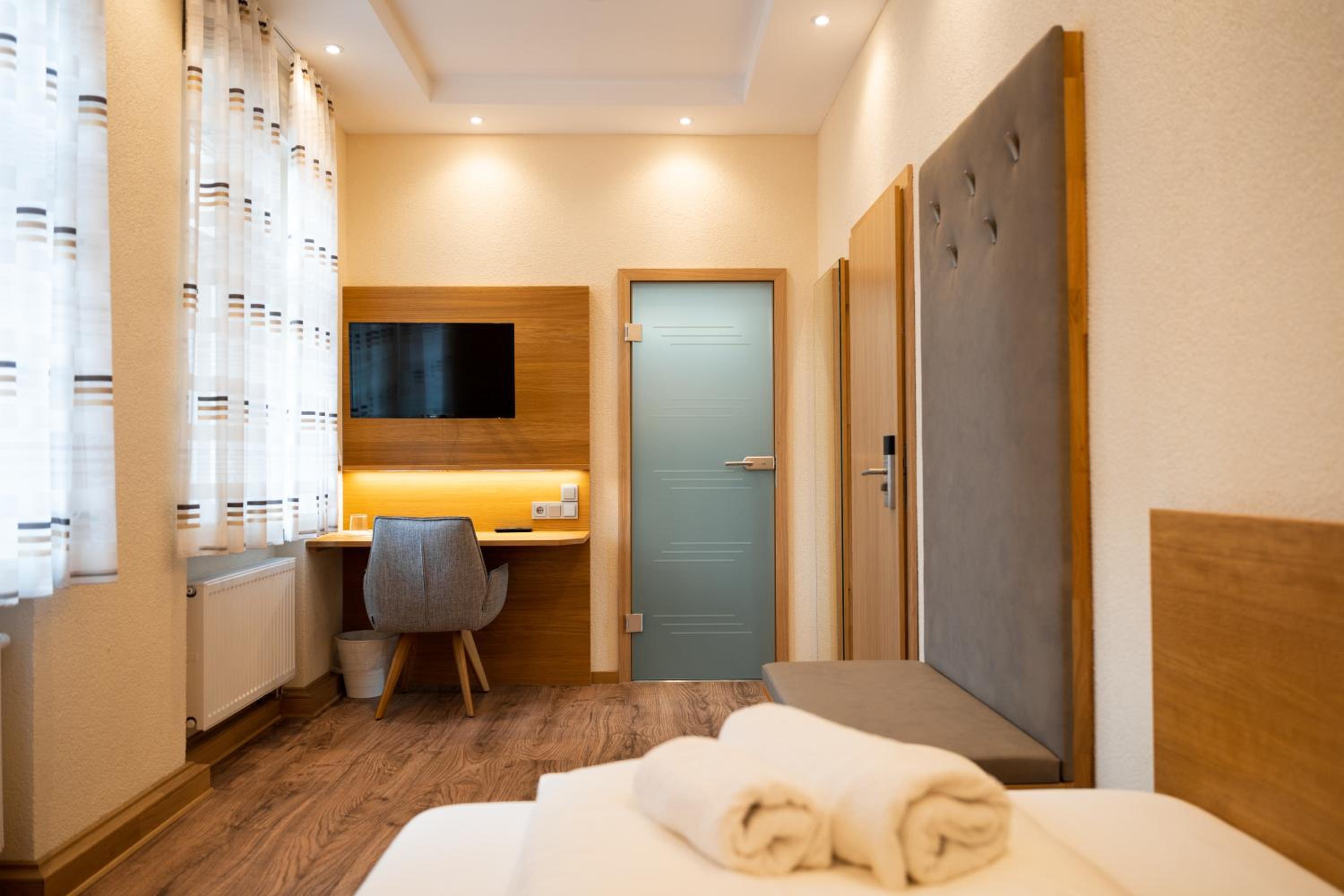 Single Room with Bathroom photo 3