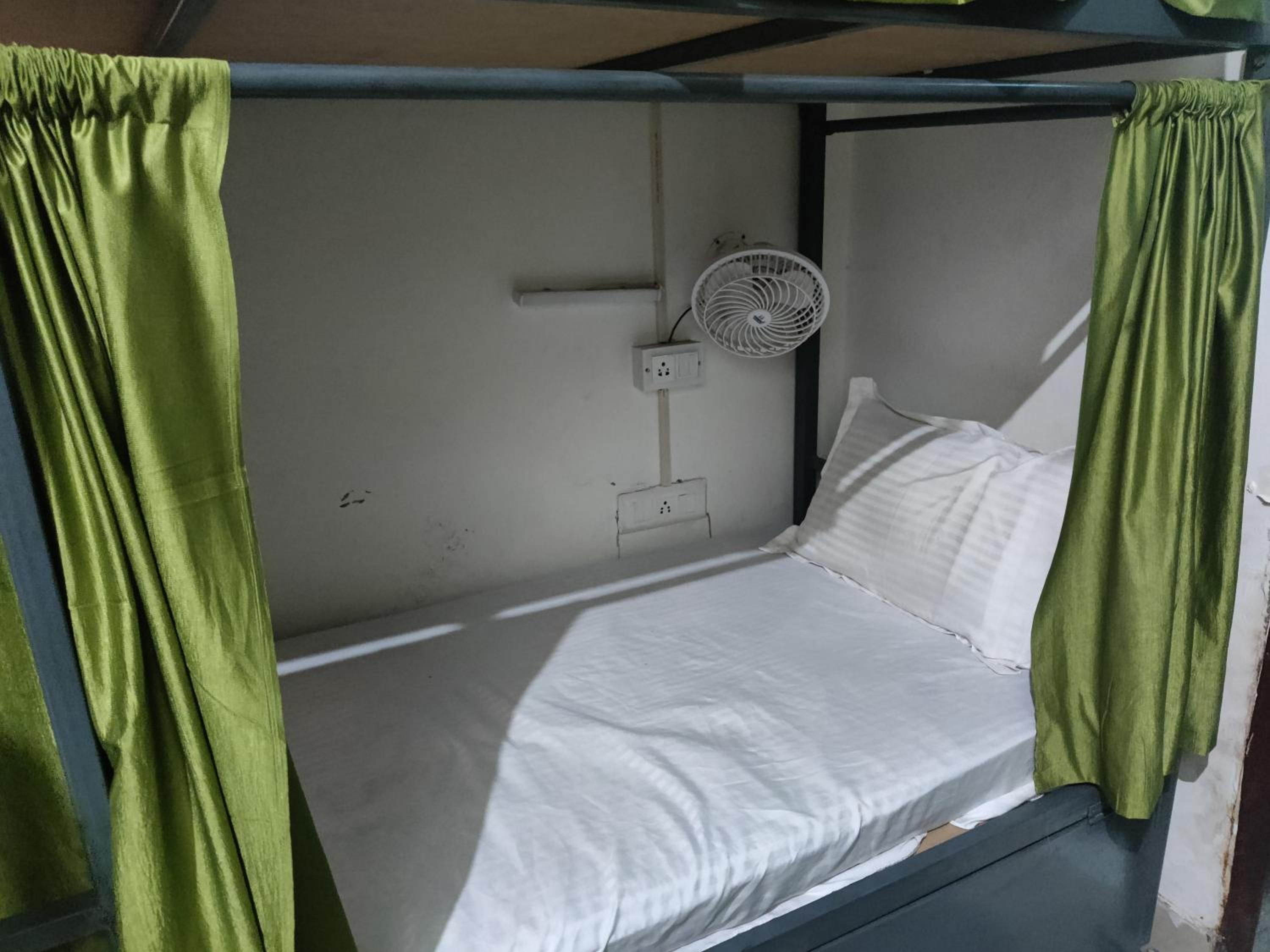 Bed in 6-Bed Mixed Dormitory Room photo 2
