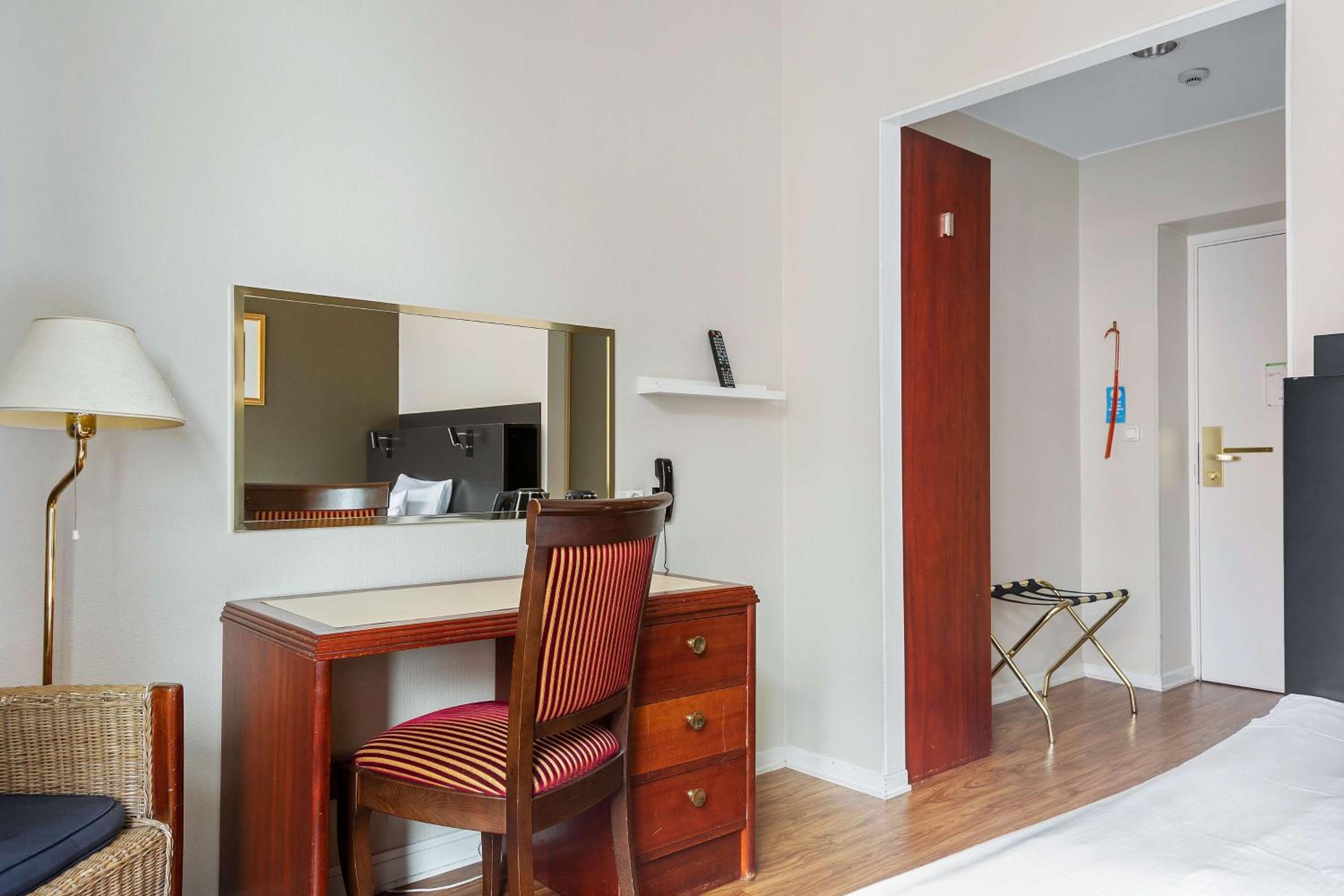 Small Double Room - Photo 2