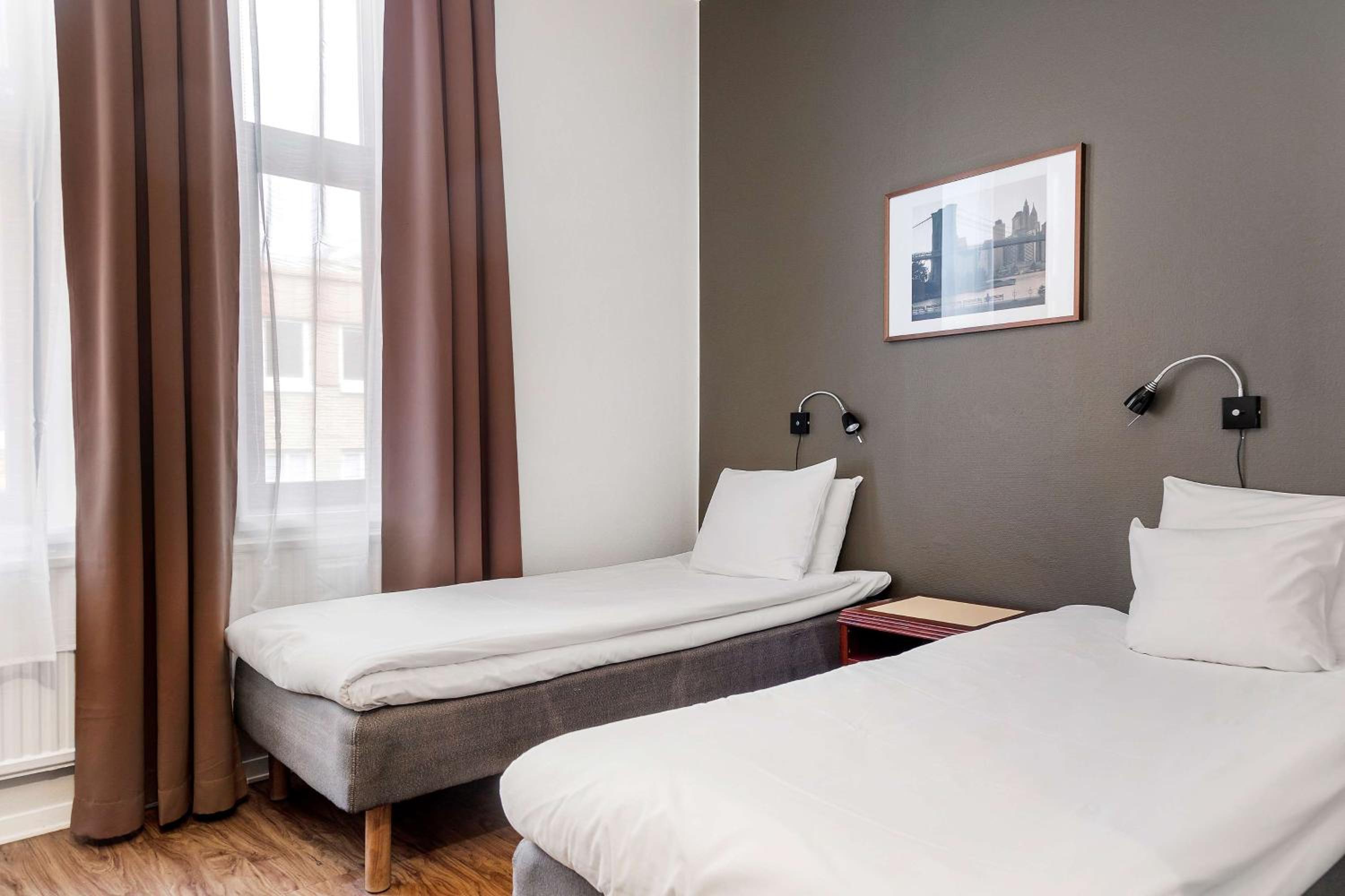 Standard Twin Room - Non-Smoking - Photo 2